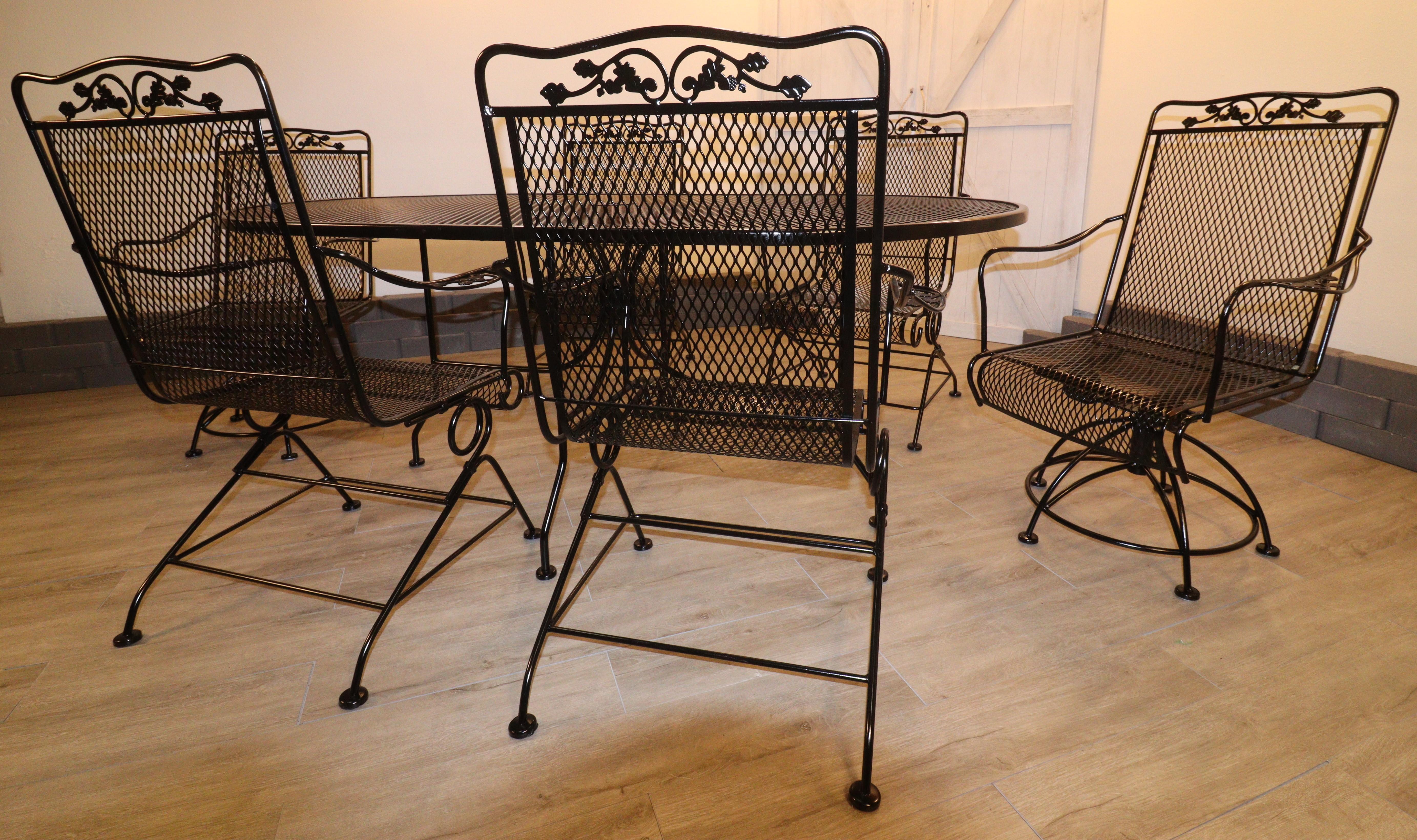 Meadow Craft Ghiandaia e foglie di Oak Set da patio per famiglie in ferro battuto Sei sedie e tabellone in vendita 1