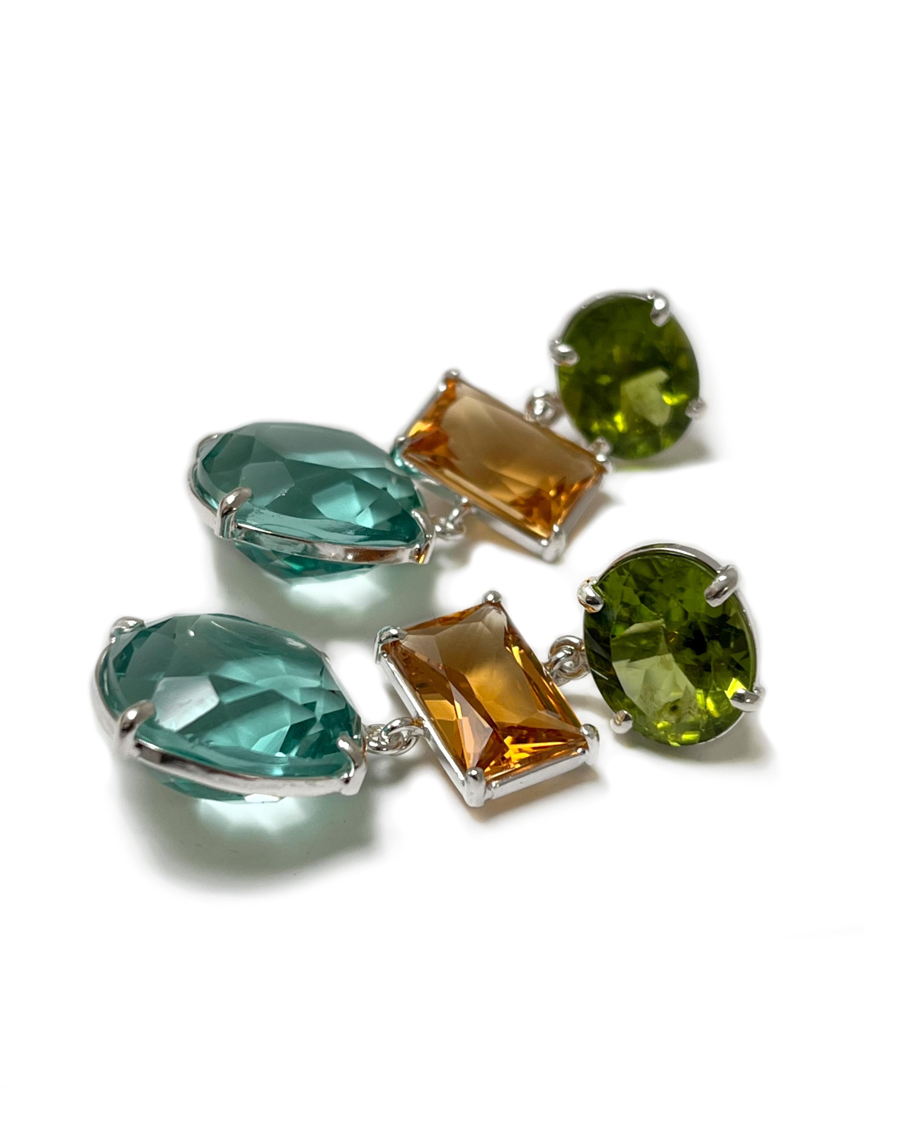 Intention : Gommes de gomme

Design/One : Ces boucles d'oreilles sont aussi délicieuses qu'un bonbon. Jouant avec les formes et les couleurs, ces boucles d'oreilles en forme de goutte d'eau apportent une touche de gaieté au quotidien. 

Suggestion