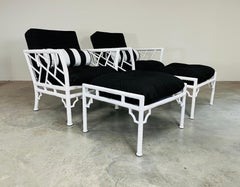 Meadowcraft Sillas de jardín estilo Chippendale de bambú sintético con otomanas