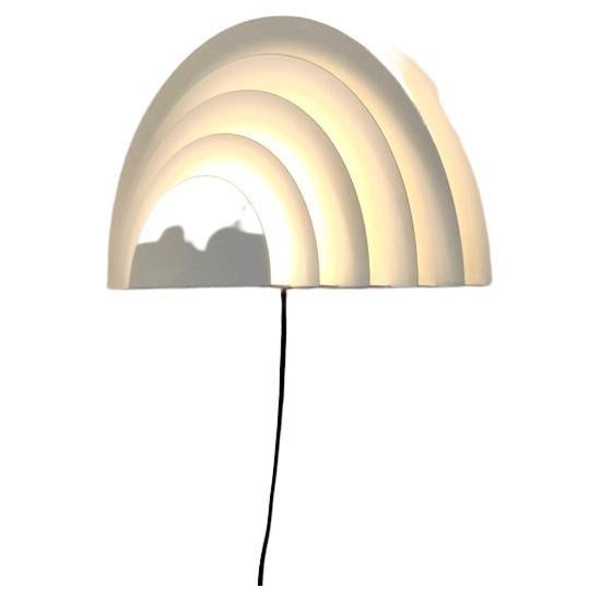 Expressive ‘Meander’ sconces designed by Cesare Casati and Emanuele Ponzio for RAAK, Amsterdam, Holland in the 1970s. Manufactured by RAAK, Amsterdam, Holland.
They are made from white lacquered metal and each contains five semi circles that