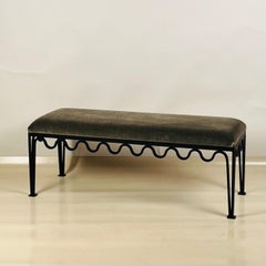 Banc 'Méandre' par Design Frères en velours mohair ou COM