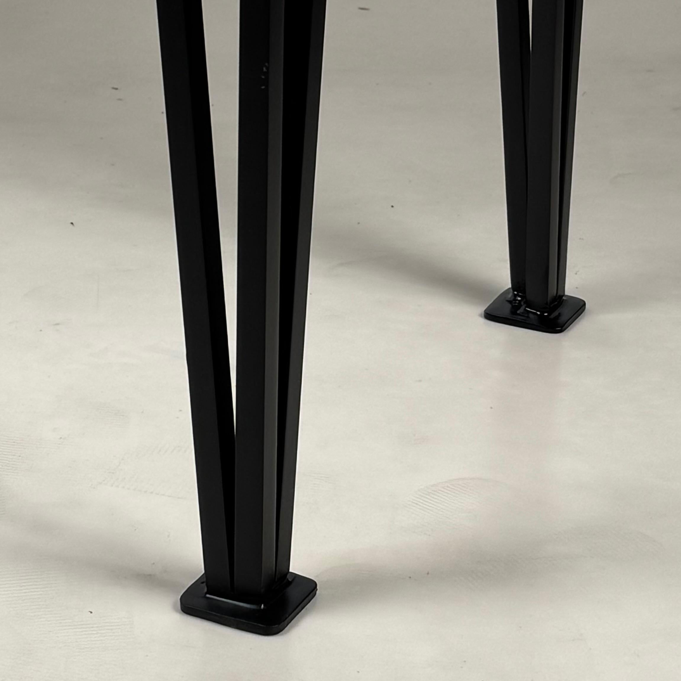 Tavolino 'Méandre' in ferro nero e travertino argento di Design Frères in vendita 1
