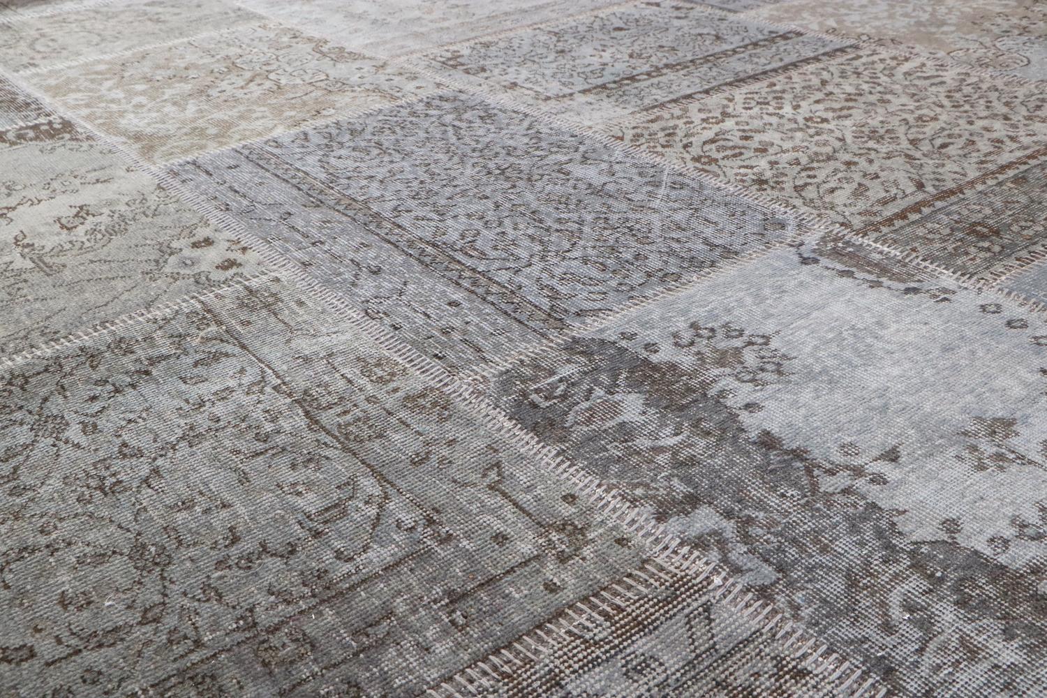 Hand-Knotted 21st Century Vintage Wool Cotton Silvery Thin Rug by Deanna Comellini 300x400 cm For Sale