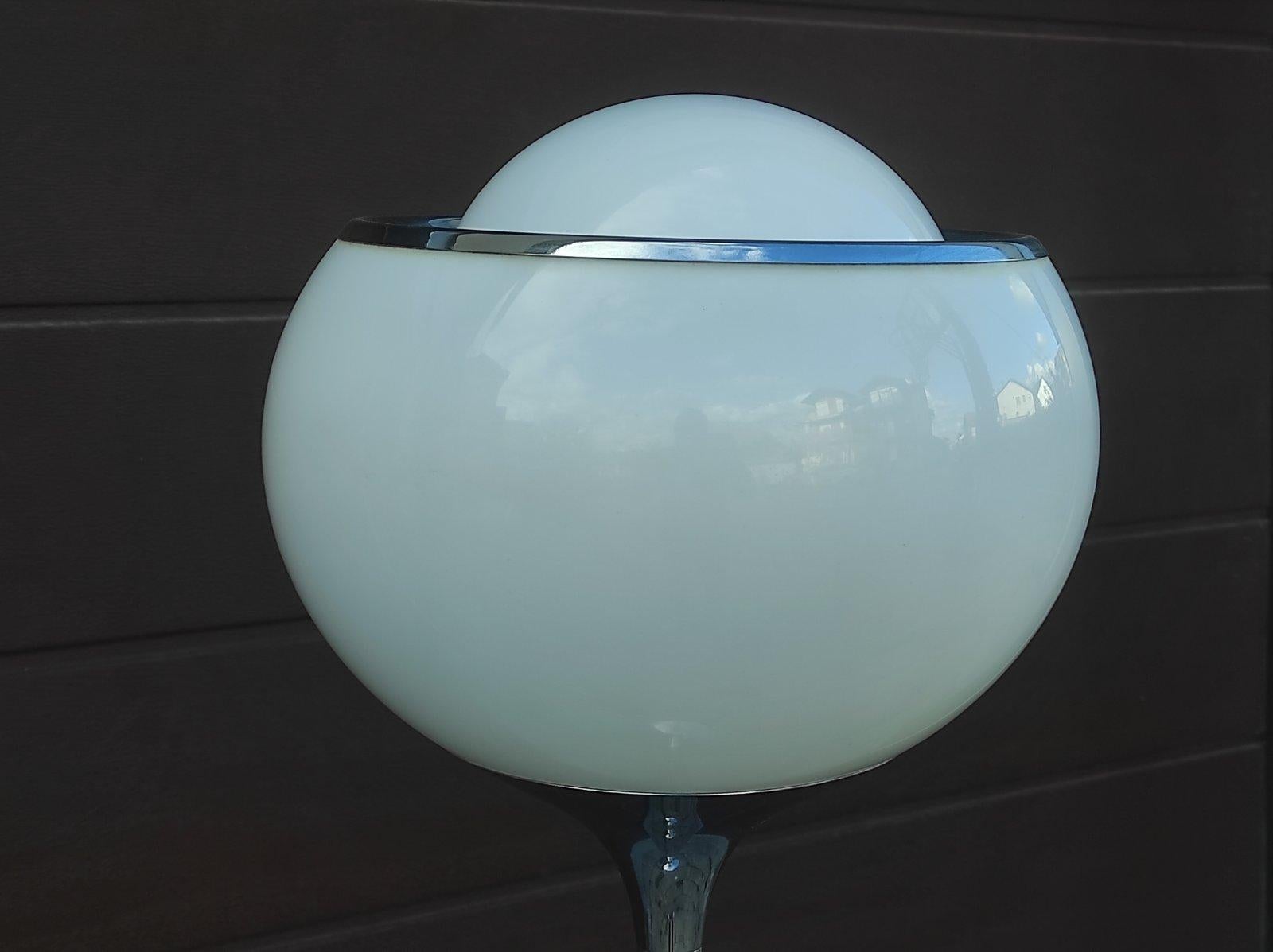 Lámpara de pie Meblo Guzzini BUD By Harvey Guzzini Años 70 Cromo en venta