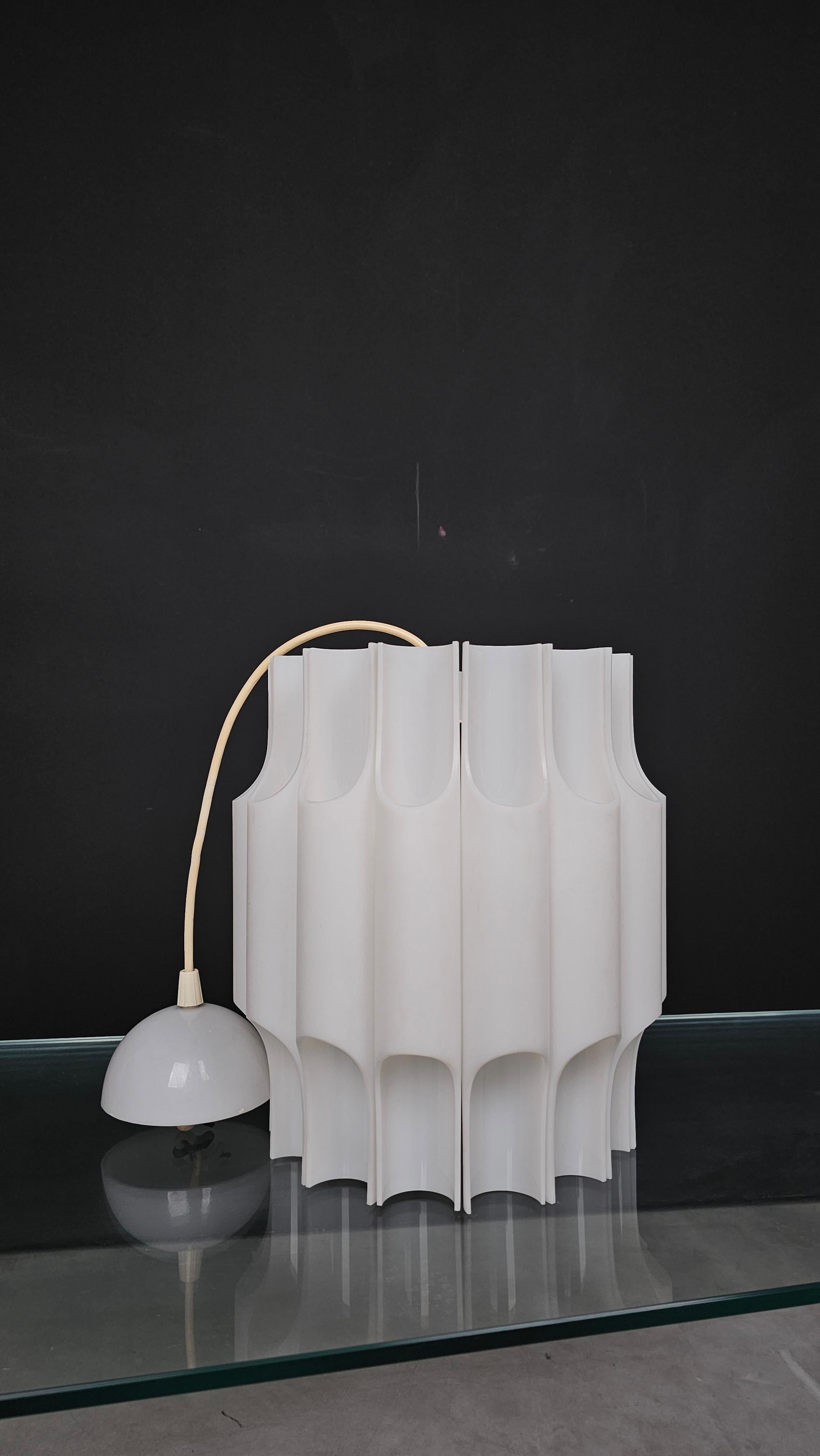 Una lampada a sospensione disegnata da Harvey Guzzini (Italia) e prodotta da Meblo (ex Jugoslavia).
Modello Teulada, design di Studio 6G.
Uno degli esempi più interessanti di  Design italiano della Space AGE.

Harvey Guzzini era un produttore