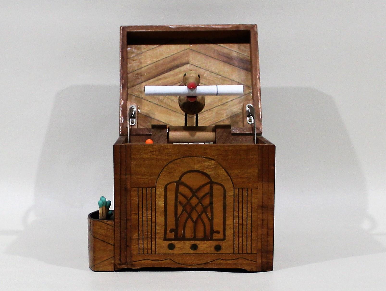 Mechanical Cigarette Dispenser Box with Marquetry Inlay In Good Condition In Hamilton, Ontario