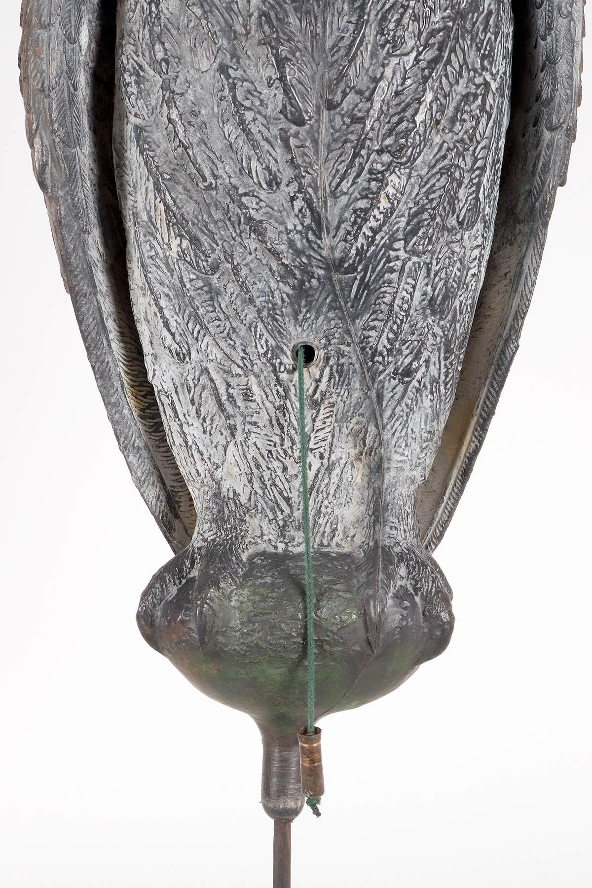Appeau de chasse mécanique en forme de hibou, Italie, années 1950. en vente 7