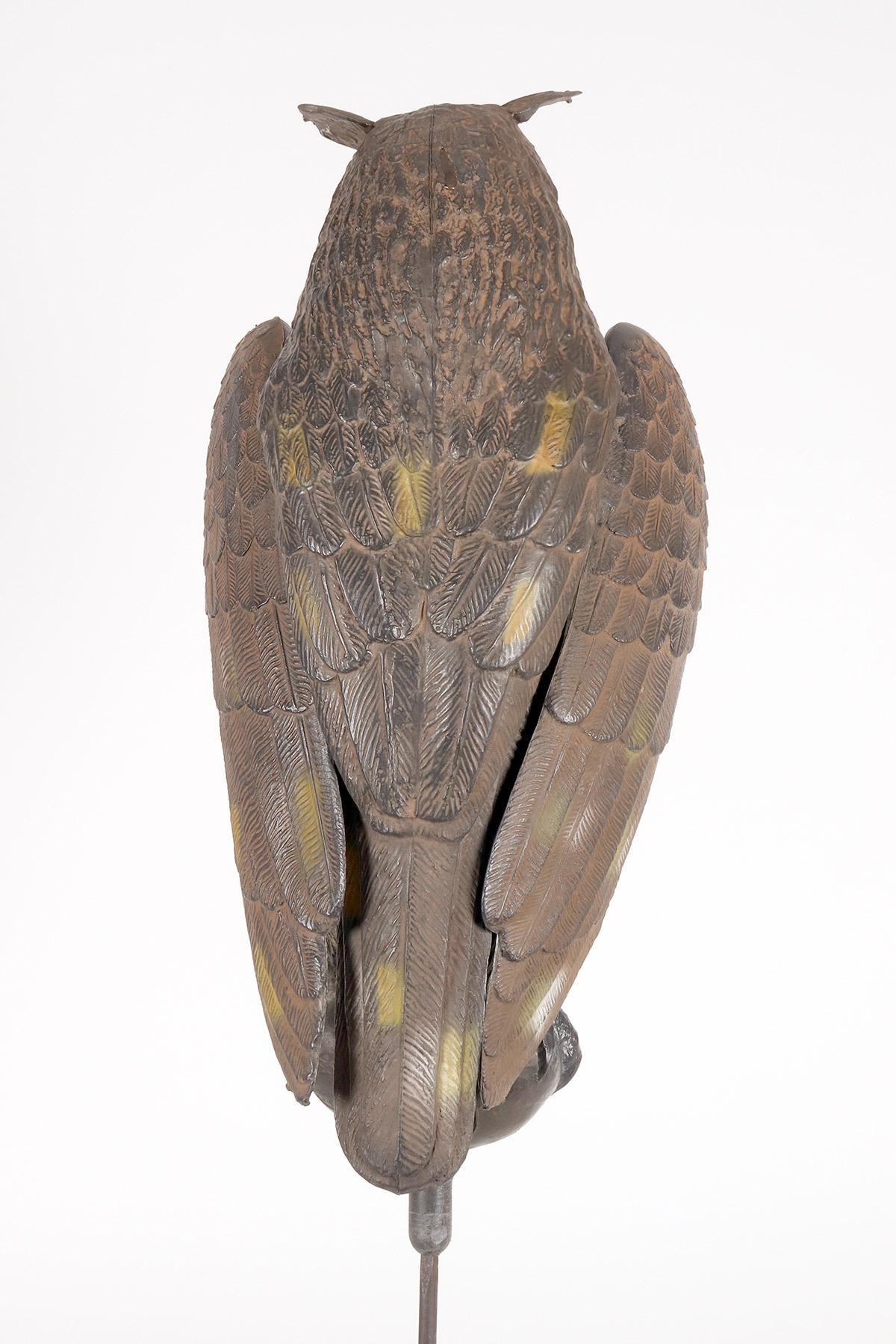 Appeau de chasse mécanique en forme de hibou, Italie, années 1950. en vente 3