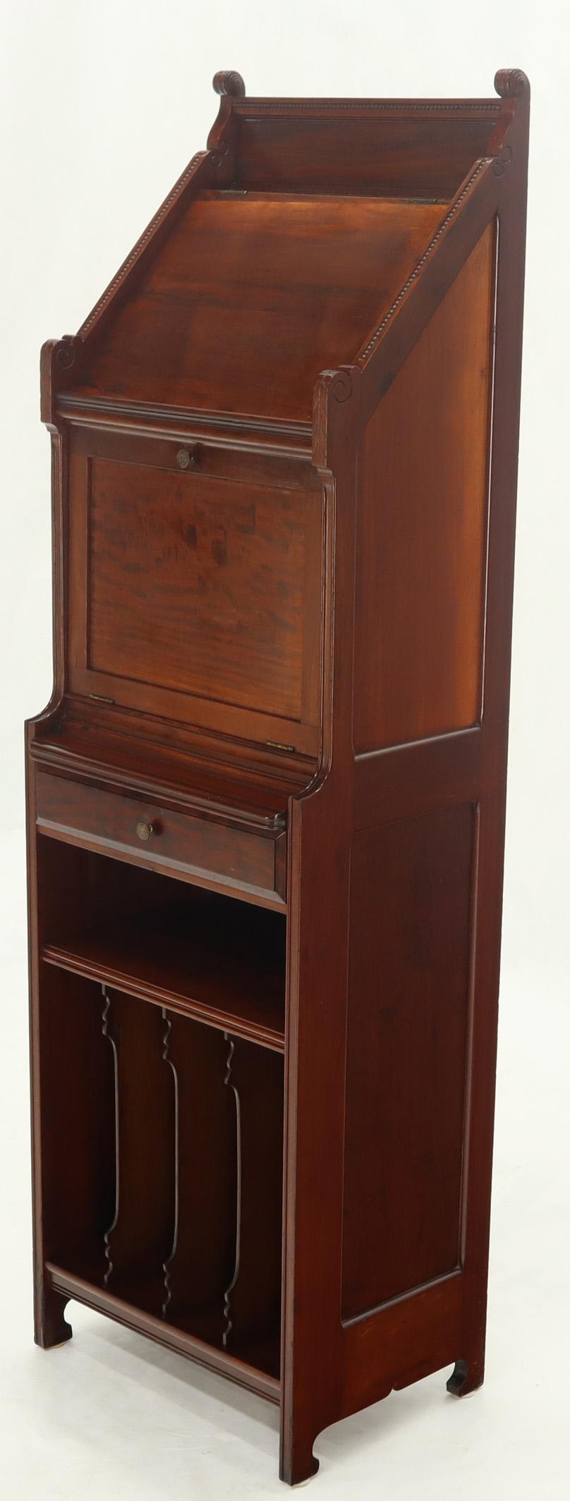 Américain Meuble de rangement de rangement pour instruments de musique mécanique avec support pour chanteurs en acajou massif en vente