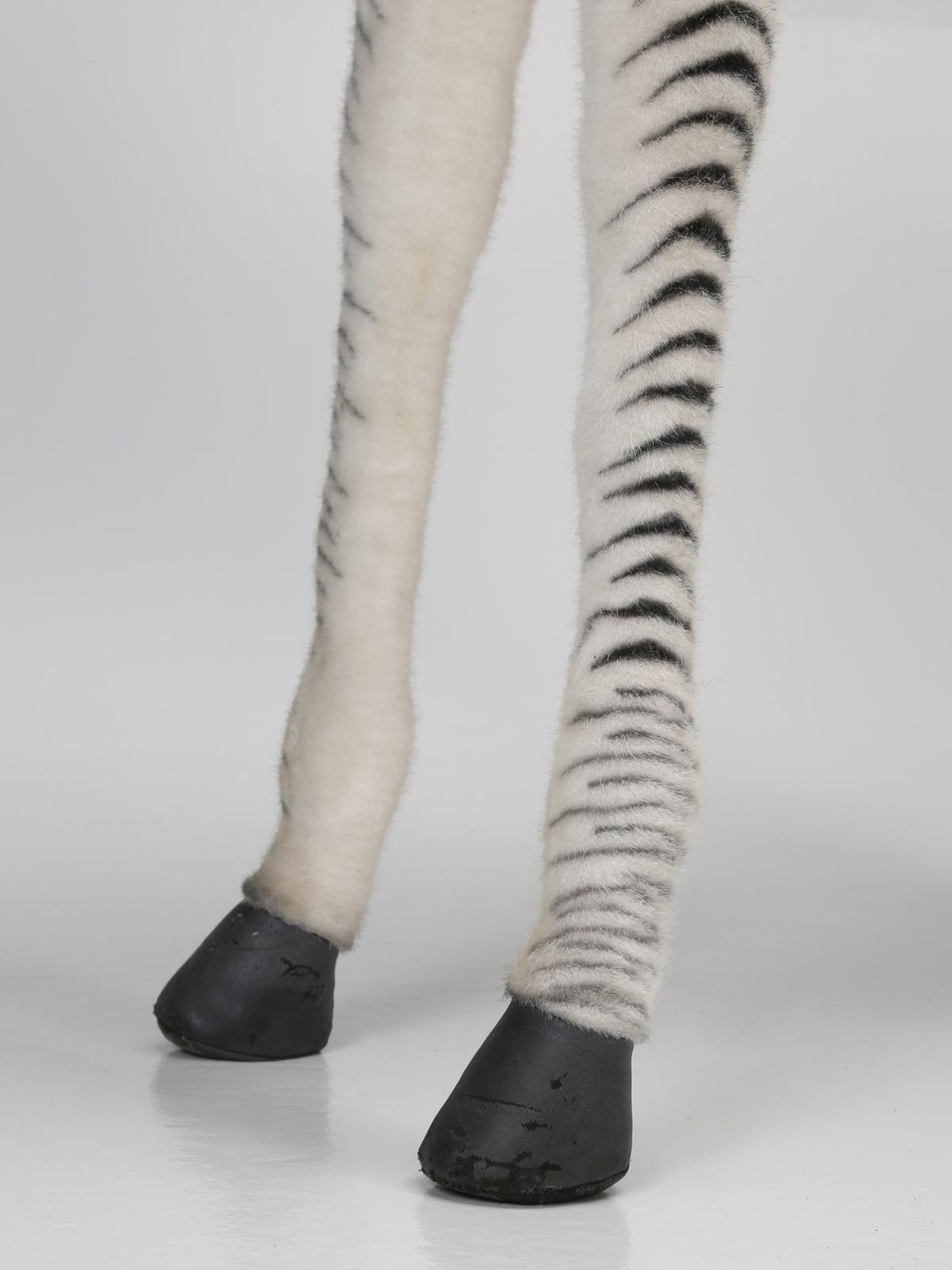 Mechanical or Animated Huge Stuffed Zebra, von Hansa, vier Fuß hoch im Angebot 12