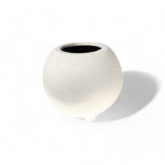 “Meche” Pot in Clay Painted in White by Ensamble Artesano, Tonala Mexico, 2024