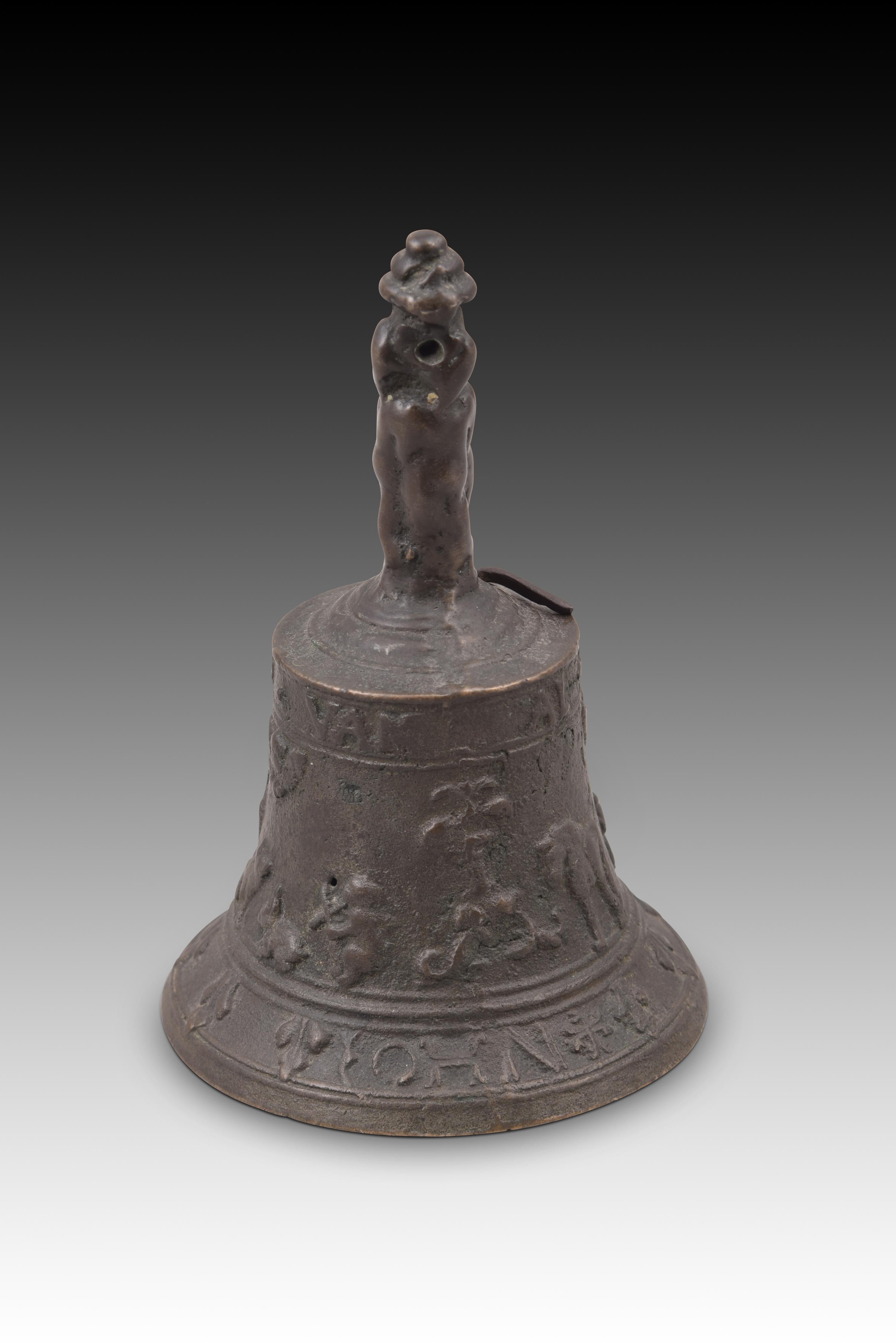 Flemish bell, “from Mechelen”. Bronze. Century XVI. 
Hand bell made of bronze, with clapper, decorated on the outside with a series of reliefs. At the base, and enhanced by two bands, are a series of plant elements and Latin capital letters; the