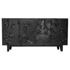 Med. Hammered Antq. Bronze Floral Sideboard - Zeitgenössische geschnitzte Metall-Credenza