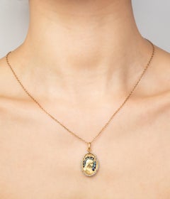 Médaille Art nouveau en or, émail plique à jour et perles fines