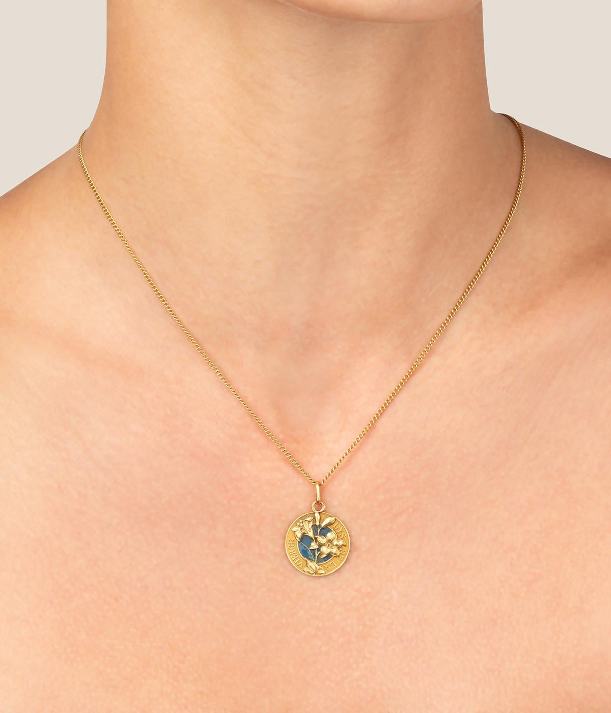 Médaille Art Nouveau en or jaune 18 carats (750 millièmes), représentants le 