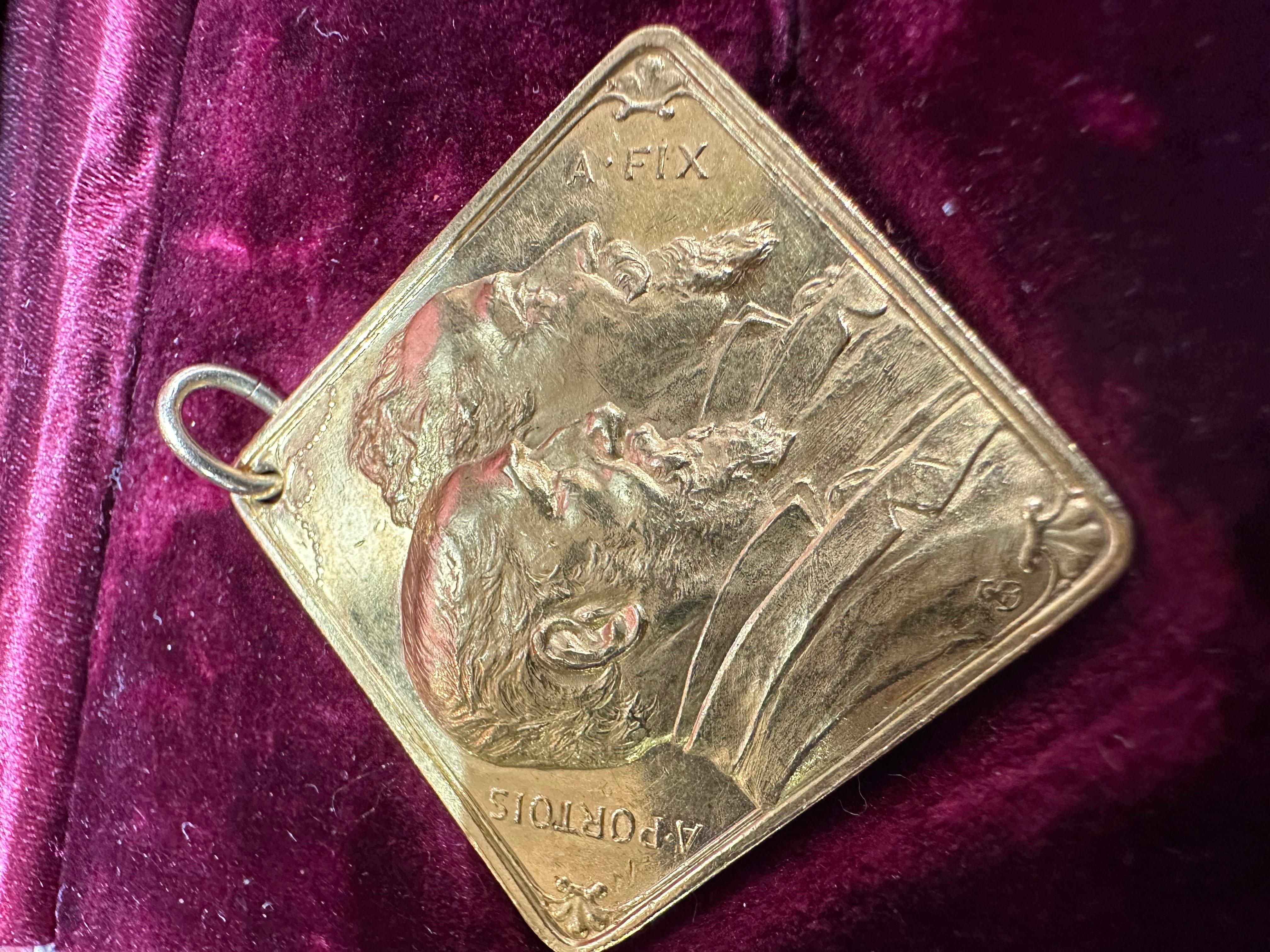 Honorary French Medal in 18-carat Yellow Gold in Portois House For Sale 7