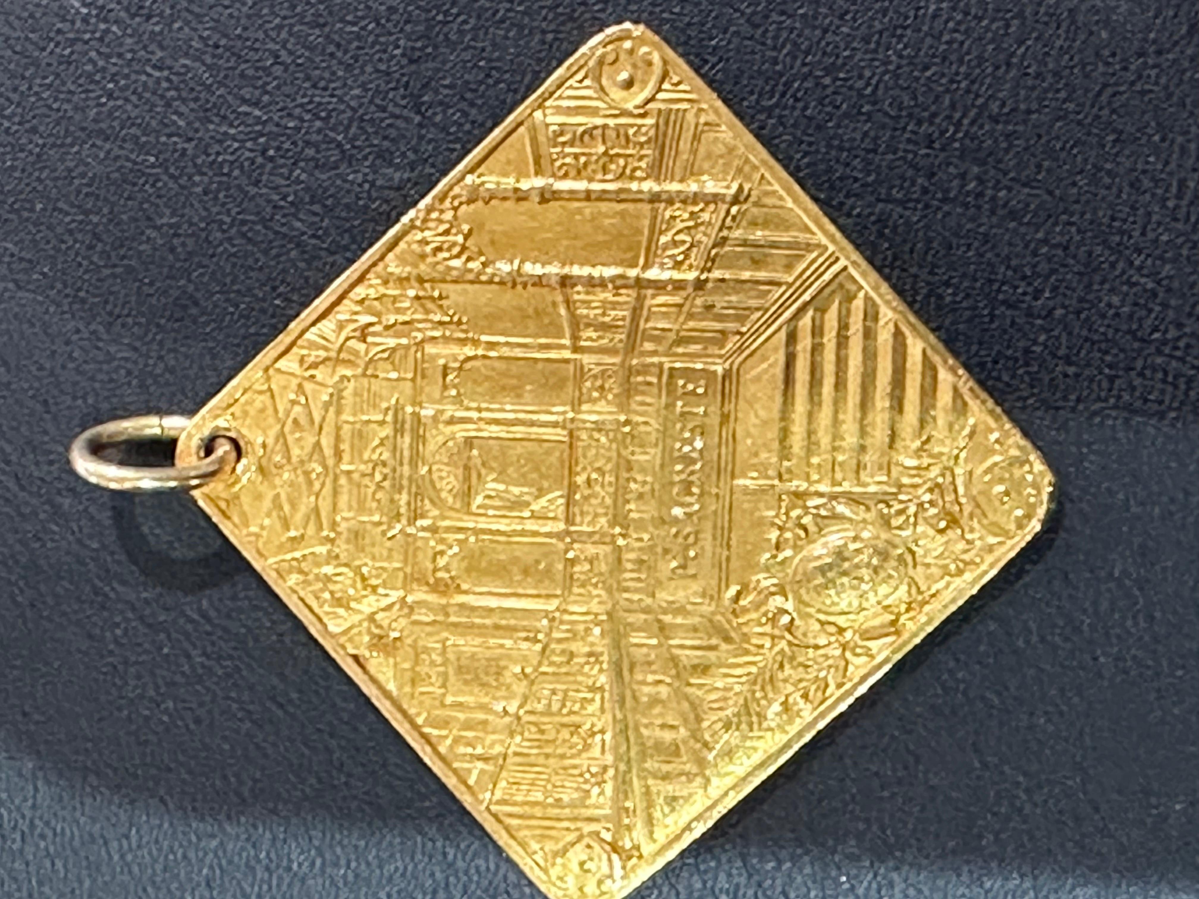 Honorary Medal in 18-carat Yellow Gold in Portois House
18-carat Yellow Gold Honorary Medal

Square-shaped medal representing two men named: A.PORTOIS. and A.FIX their portrait is very finely chiseled. On the other side a staircase decor framed by a