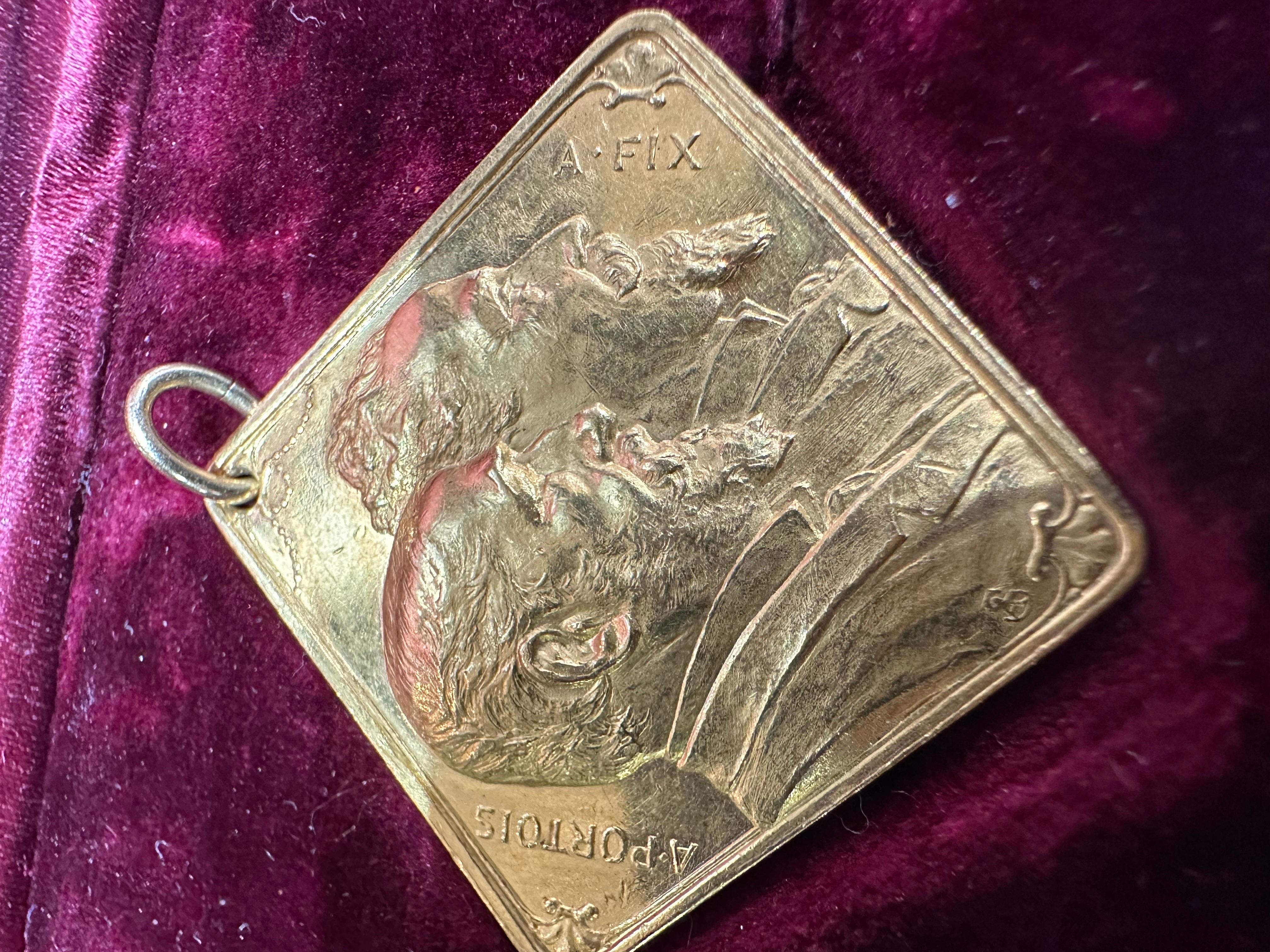 Honorary French Medal in 18-karätigem Gelbgold im Portois-Haus im Angebot 5