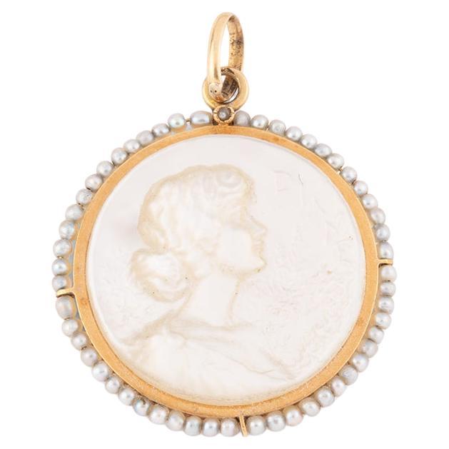Médaille religieuse Art déco nacre et perles