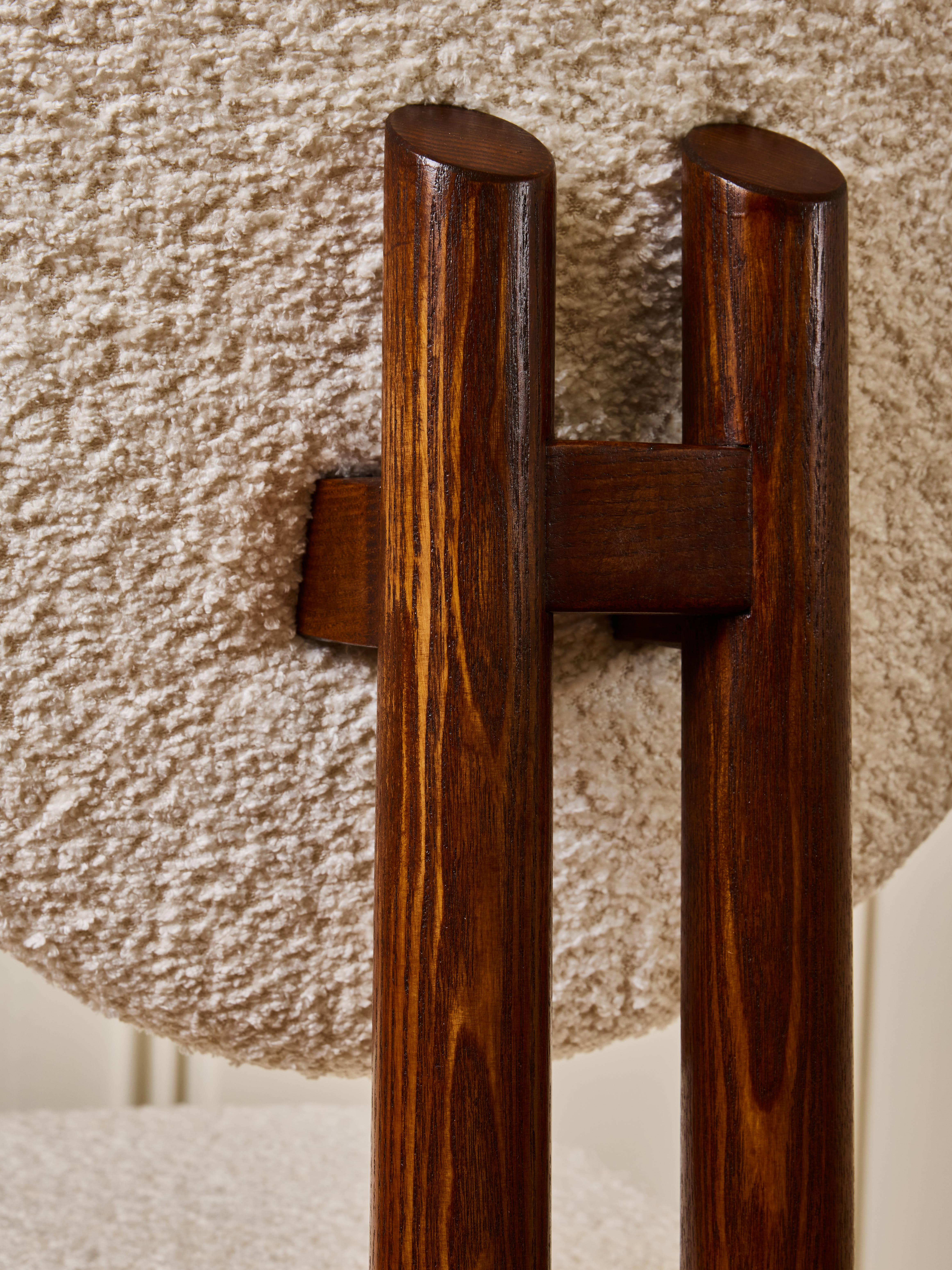 Esszimmerstuhl „Medaillon“ von Studio Glustin. im Angebot 3