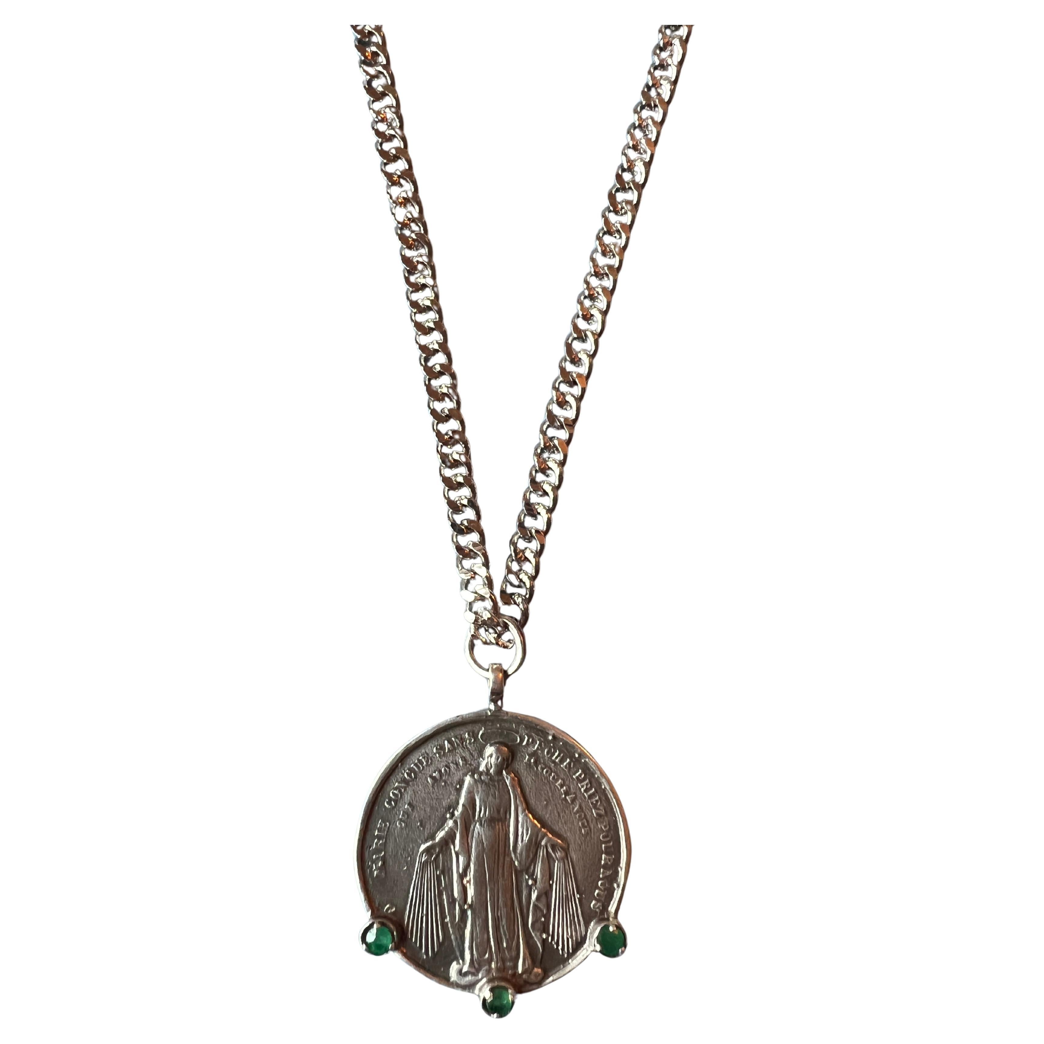 Emerald Medal Chain Necklace Virgin Mary Coin Sterling Silver In New Condition In Los Angeles, CA