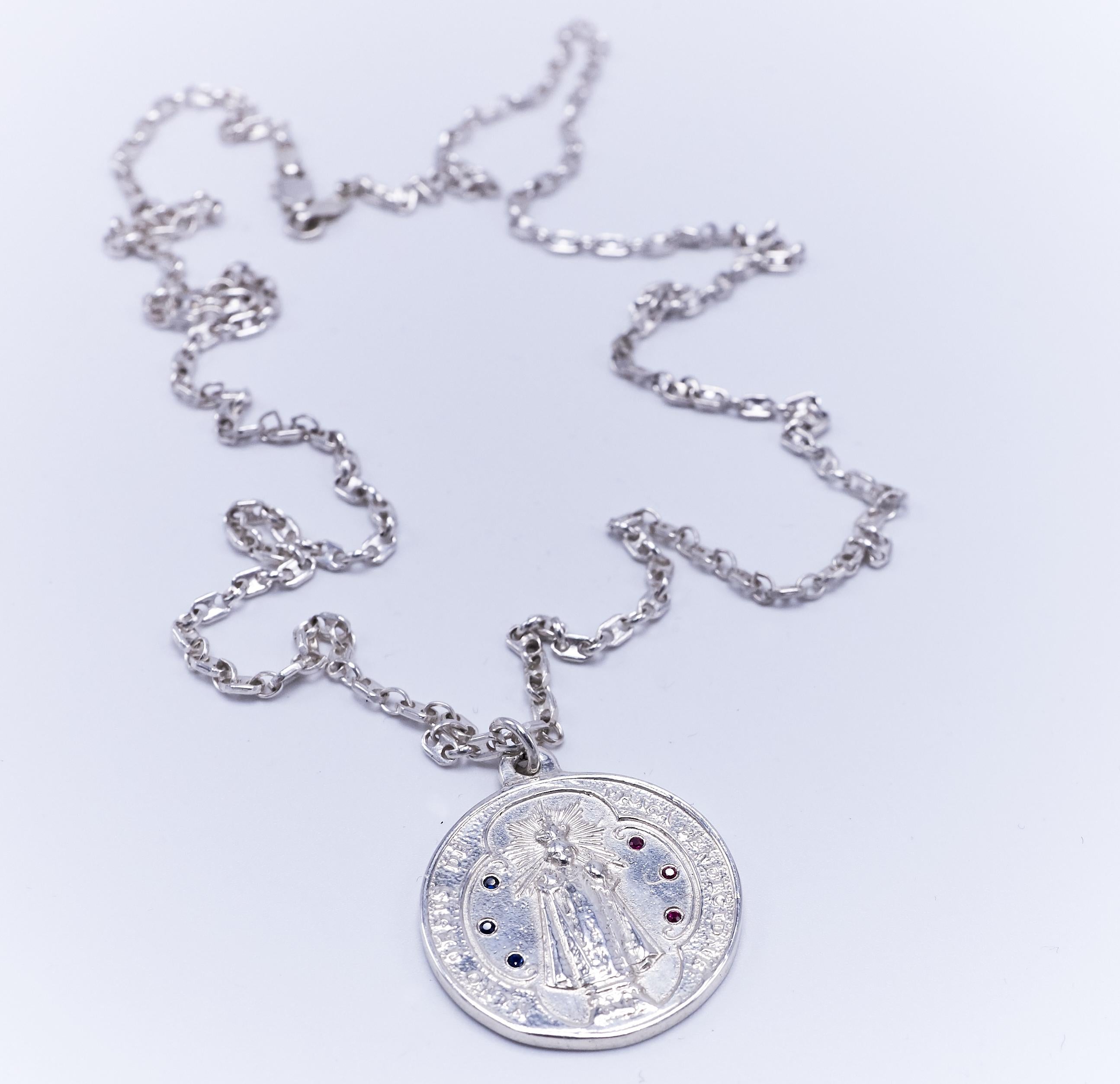 Medaillon-Halskette mit Medaillon, Wunderschöne Jungfrau Maria Rubin Blauer Saphir Silber J Dauphin (Zeitgenössisch) im Angebot
