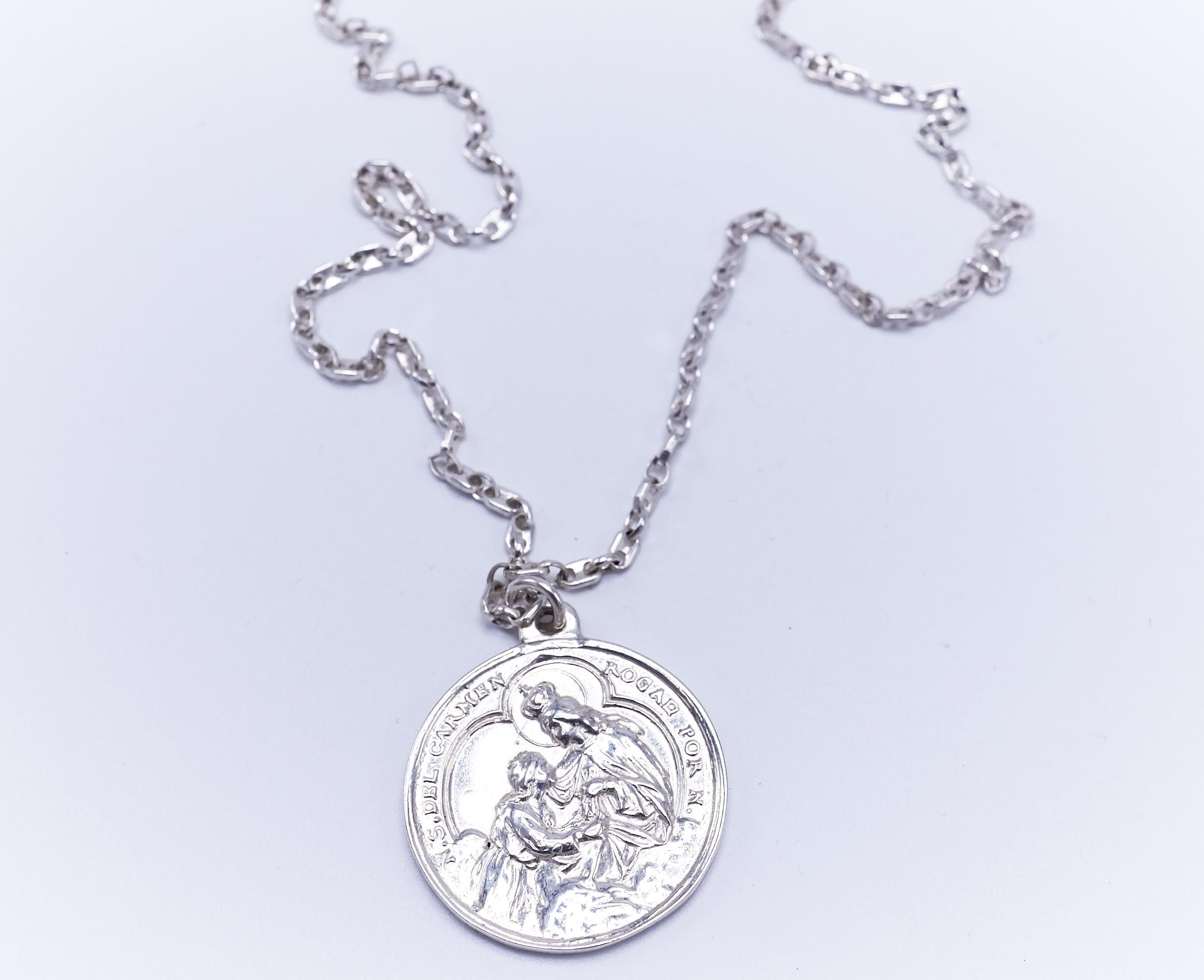 Medaillon-Halskette mit Medaillon, Wunderschöne Jungfrau Maria Rubin Blauer Saphir Silber J Dauphin (Rundschliff) im Angebot