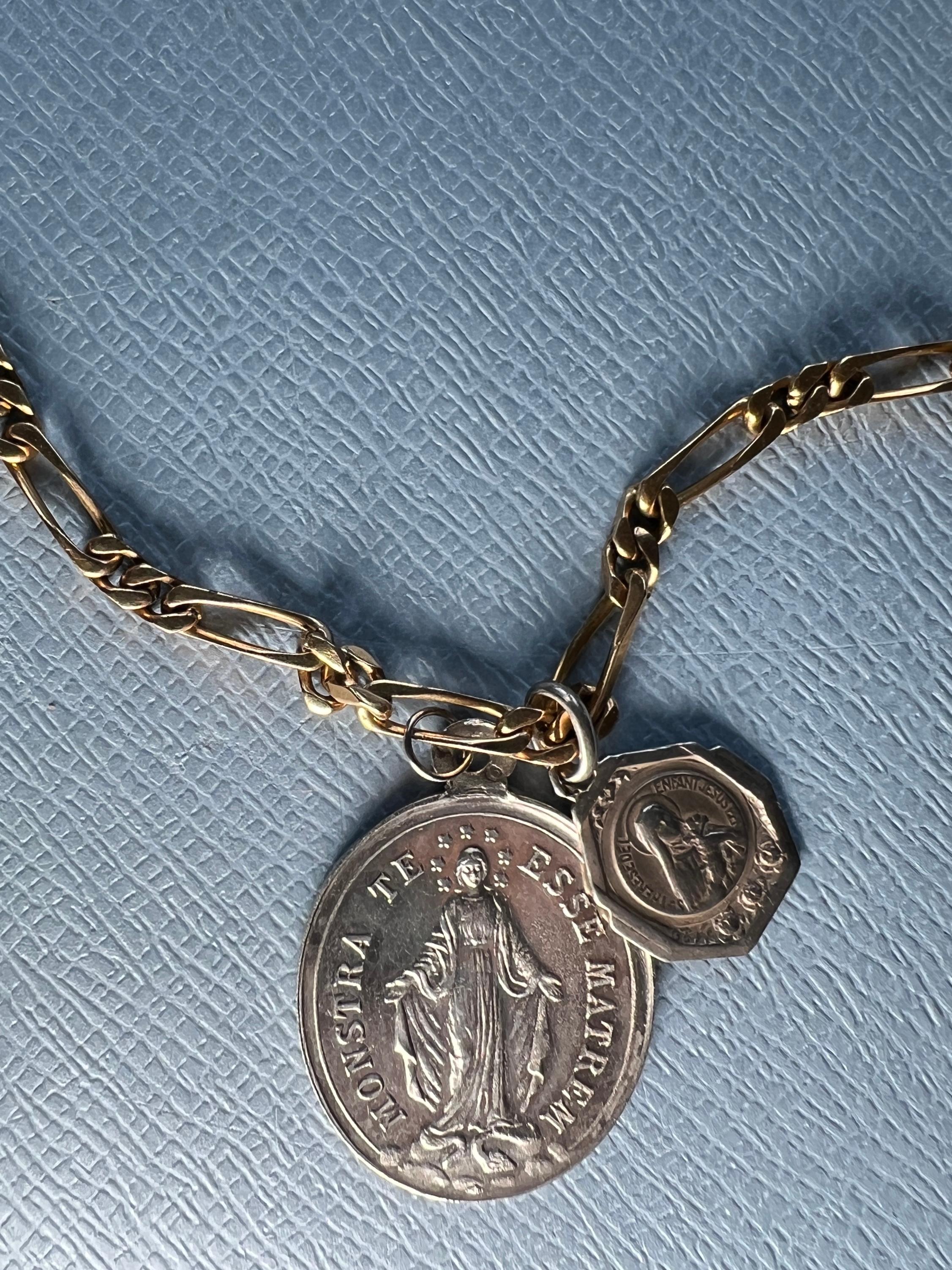 Mother Mary Medal Chain Necklace Vintage In New Condition For Sale In Los Angeles, CA
