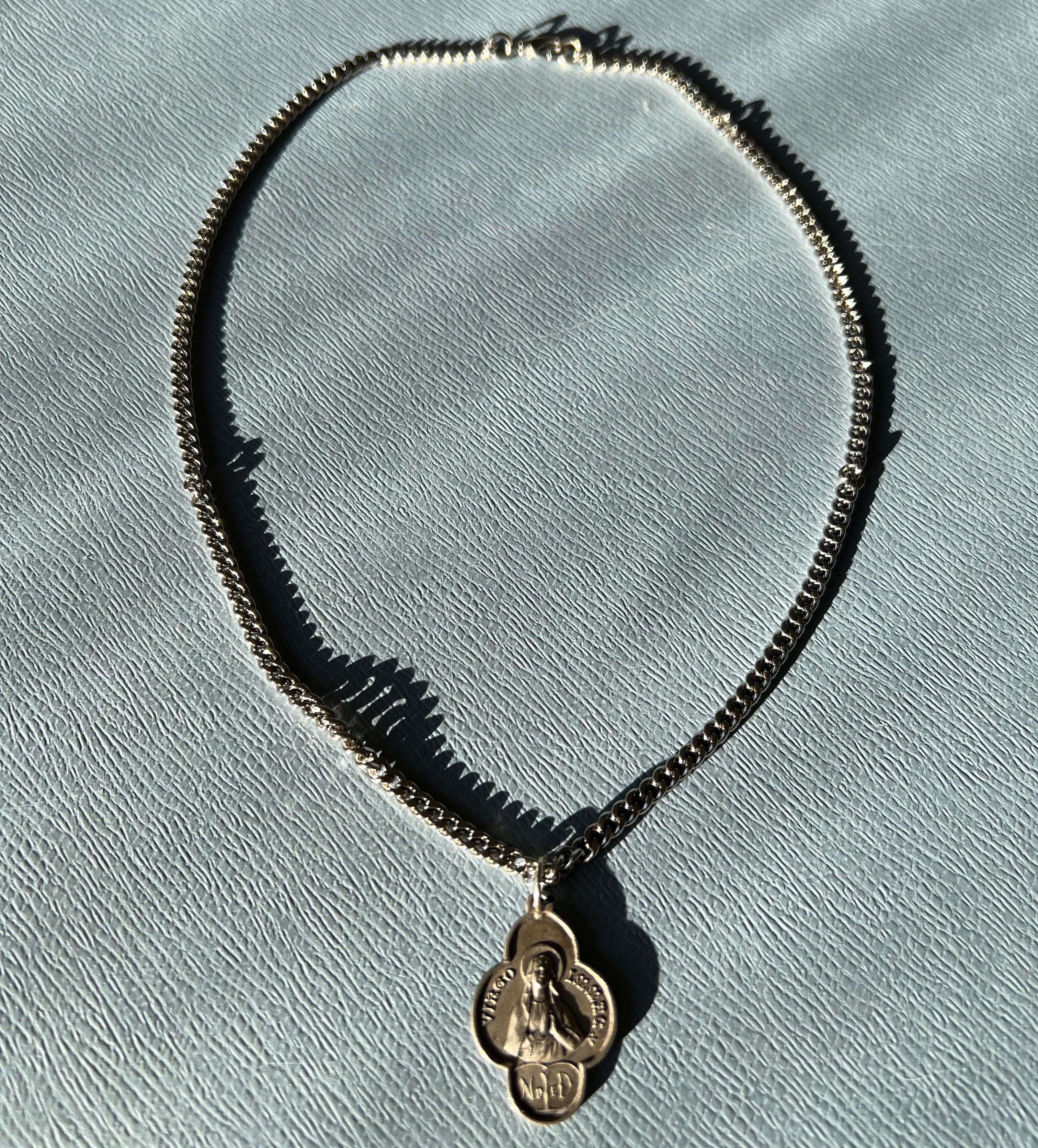 Medalla Cadena Paladio Collar Virgen María Trébol Virgo Souvenir Lourdes 3