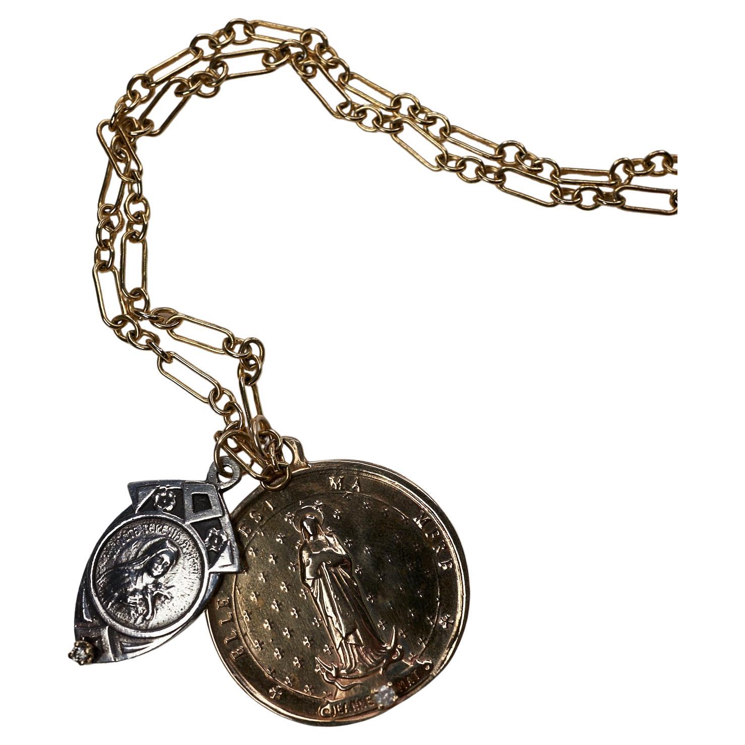 Collier de pièces de monnaie médaillon avec pendentif chaîne en diamant blanc Virgin Mary J Dauphin en vente