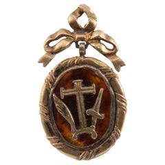 Médaille. Nacre, argent doré. Espagne, 18e  siècle.