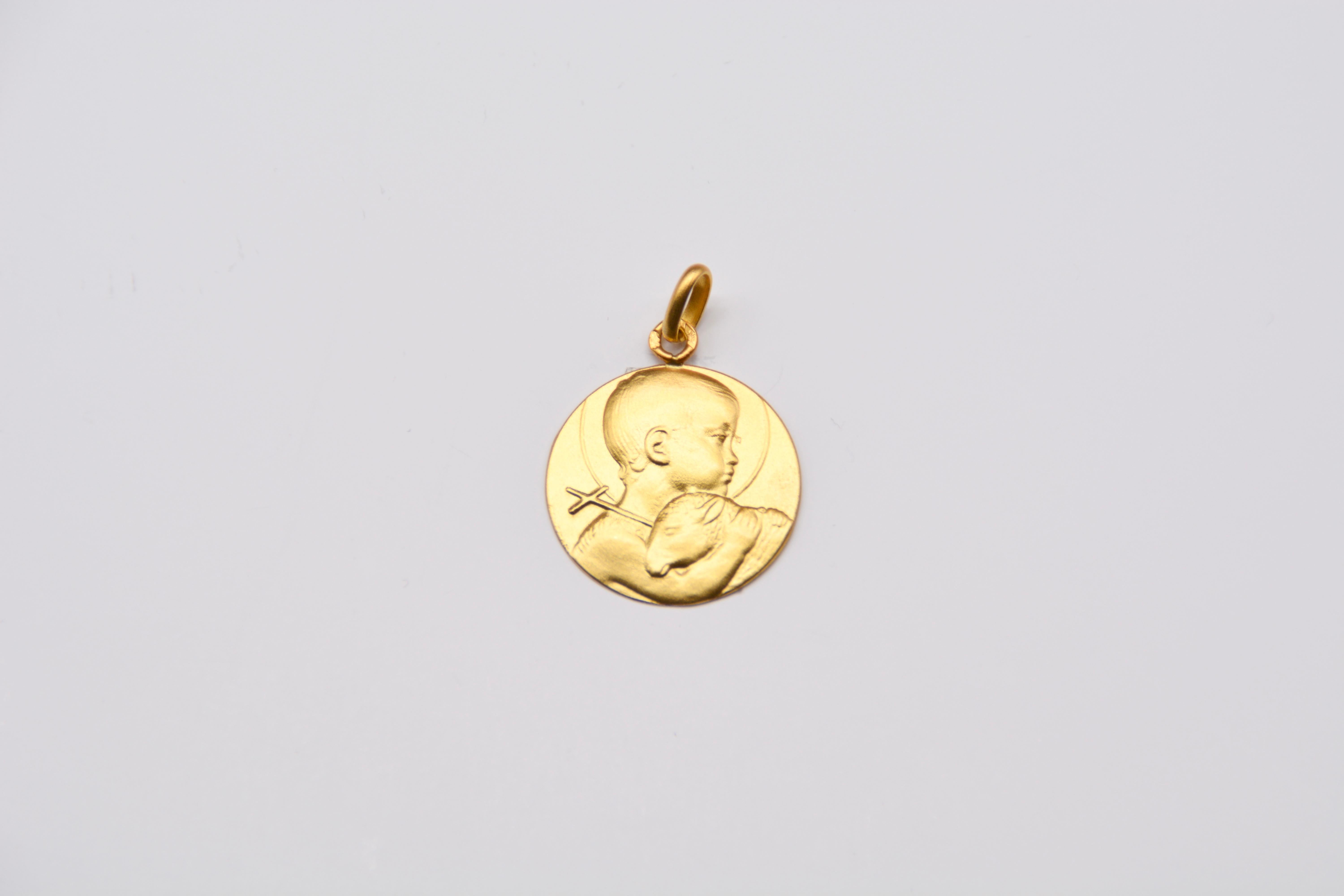 Medal Pendant Saint Jean Baptise Yellow Gold 

The St John the Baptist Baptism Medal is a high quality piece of jewellery in 750/1000 yellow gold, with a bright polished finish that gives it a remarkable shine. The round shape of the medal