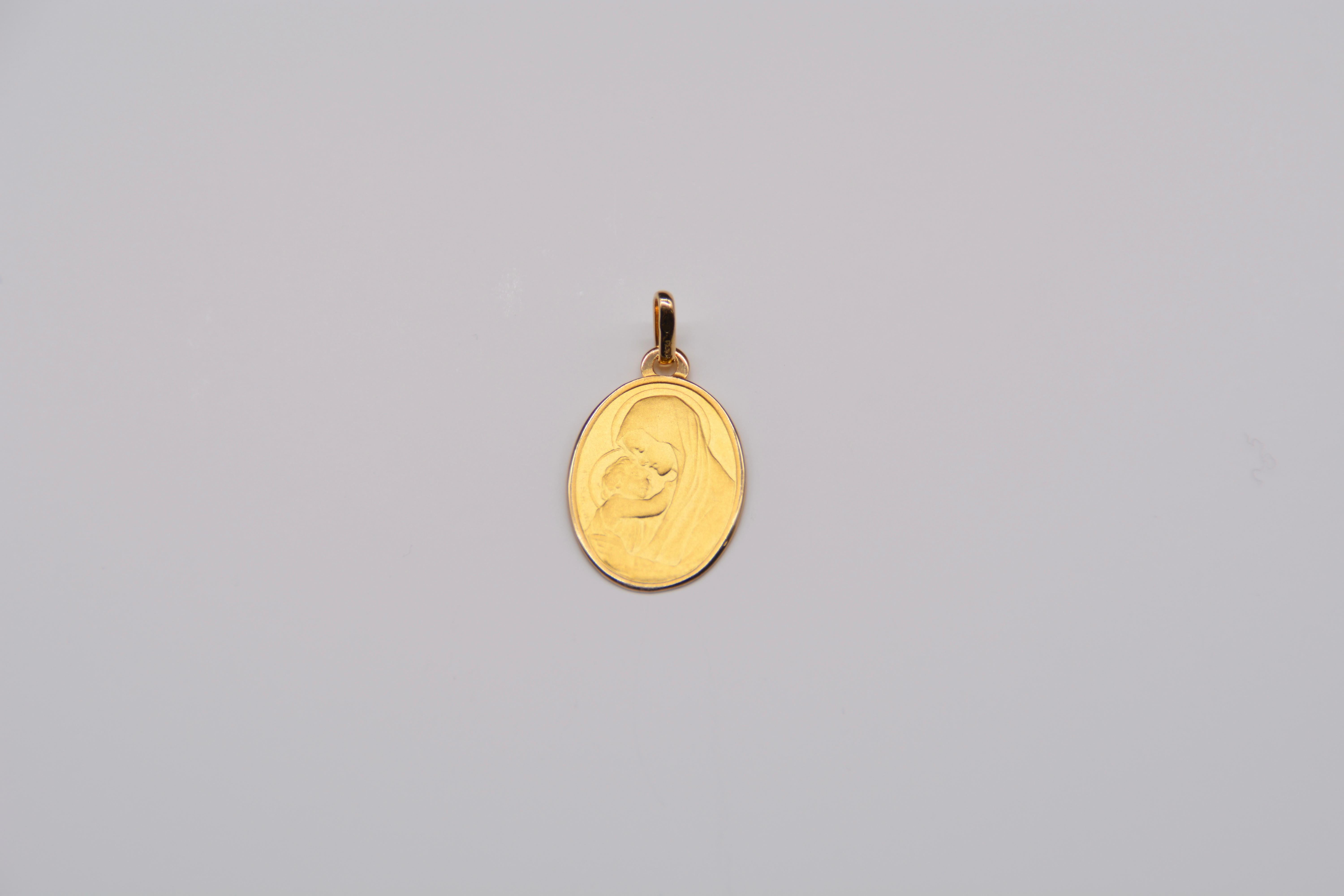 Medal Pendant - Virgin to Child

The Virgin Mary medal in yellow gold with child is an elegant and refined piece of jewellery that bears witness to high quality craftsmanship. The oval shape of the medal is accentuated by polished edges, which give