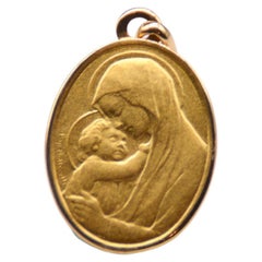 Medal Pendant Virgin to Child Yellow Gold