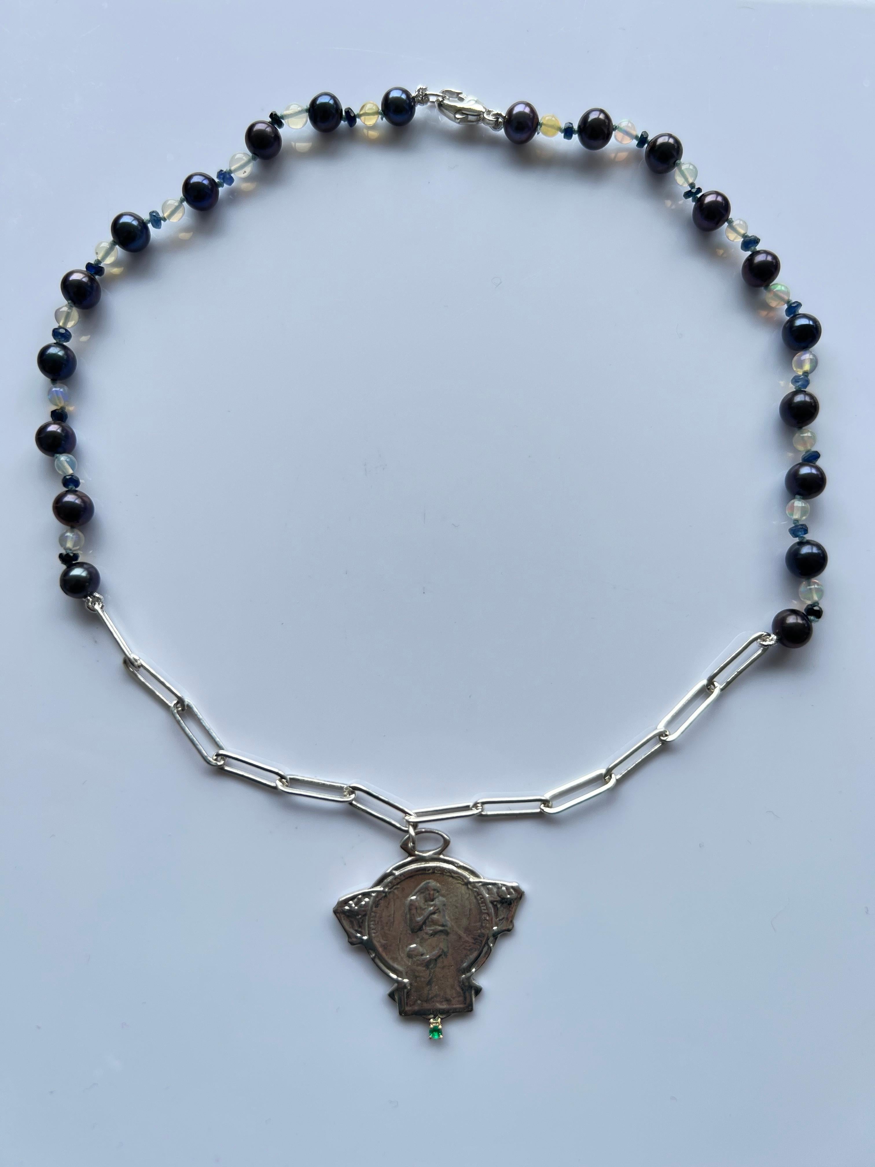 Choker-Halskette aus Silber mit Medaillon und schwarzer Perle und Smaragd in Zacken J Dauphin im Zustand „Neu“ im Angebot in Los Angeles, CA