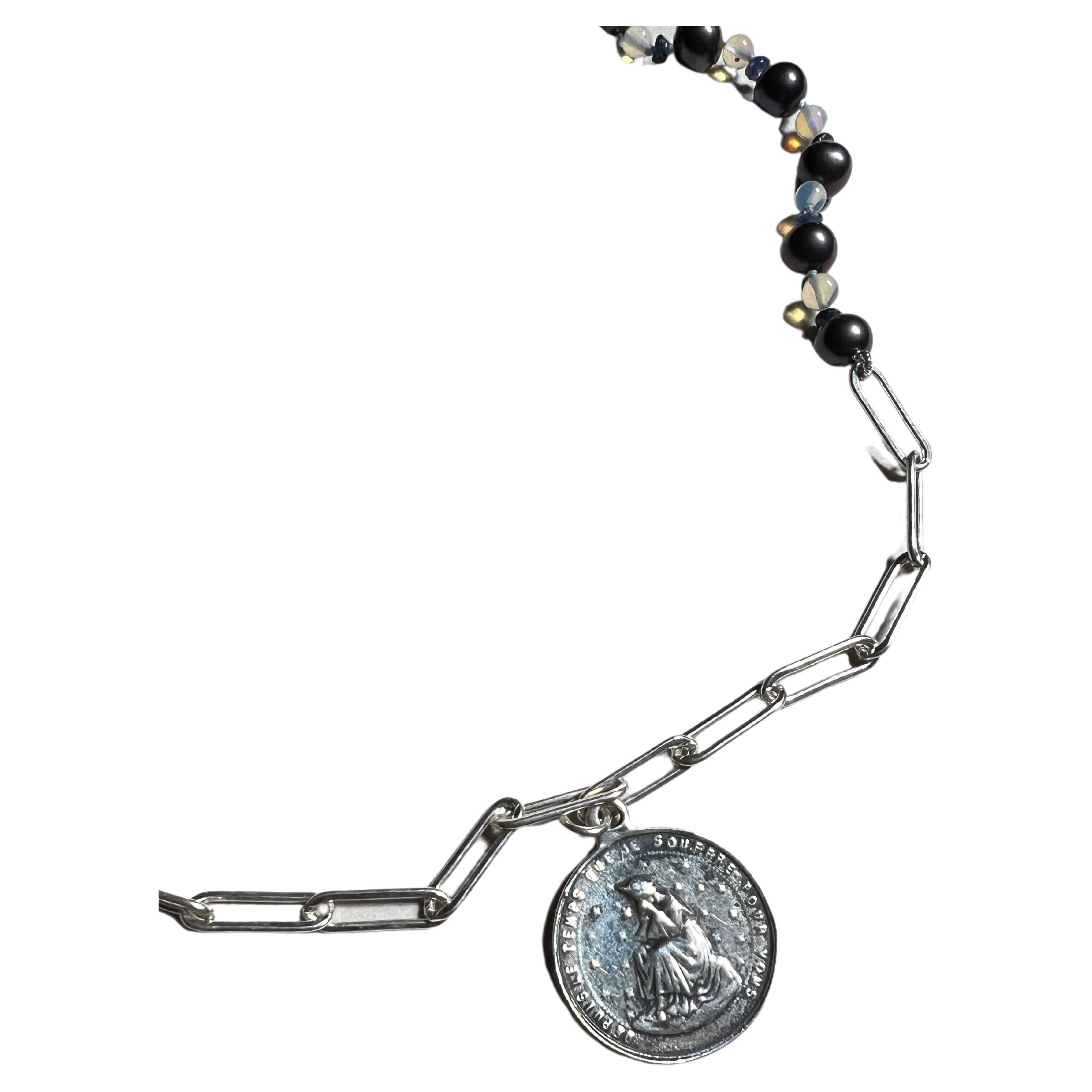 Choker-Halskette aus Silber mit Medaillon und schwarzer Perle von J Dauphin (Zeitgenössisch) im Angebot