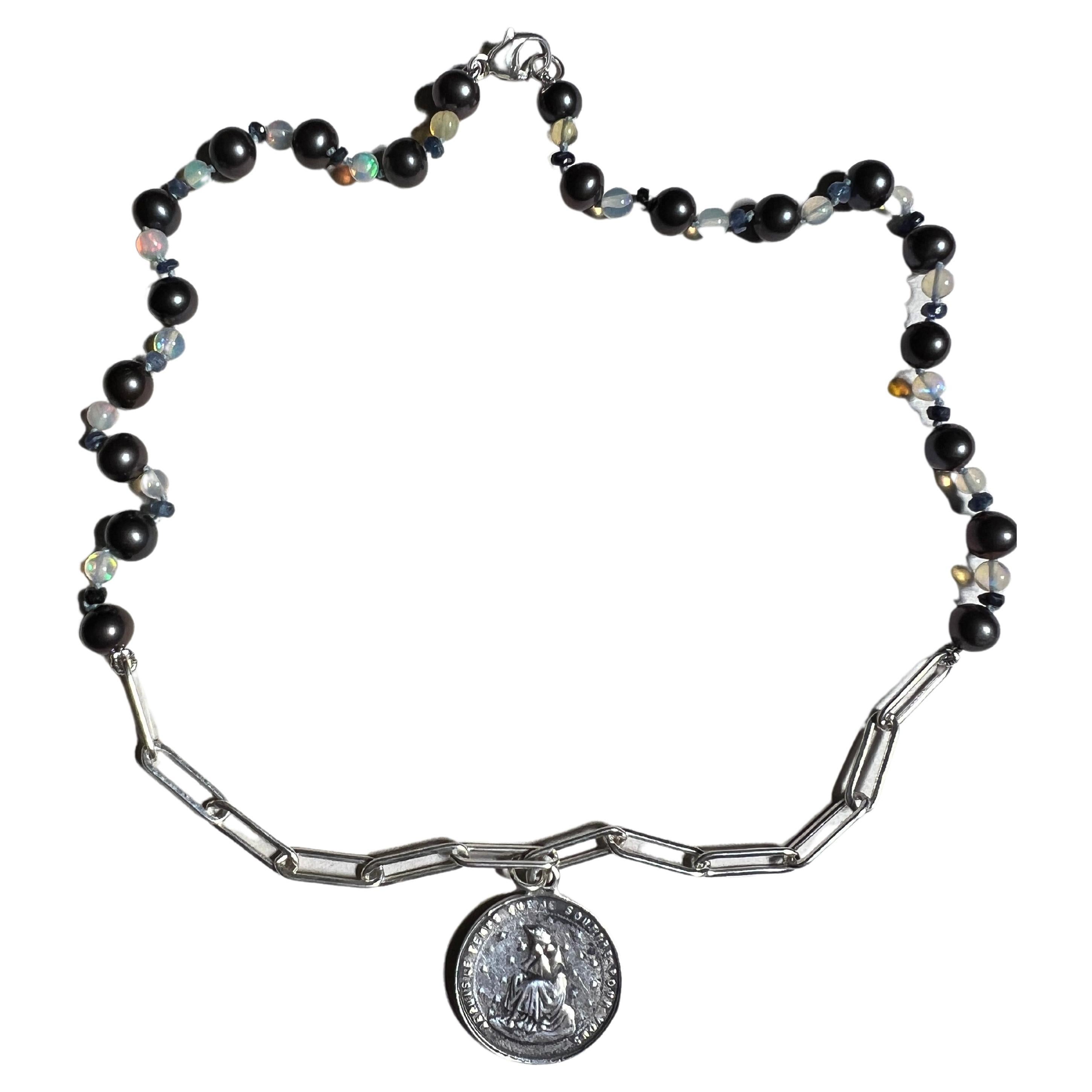 Choker-Halskette aus Silber mit Medaillon und schwarzer Perle von J Dauphin (Brillantschliff) im Angebot