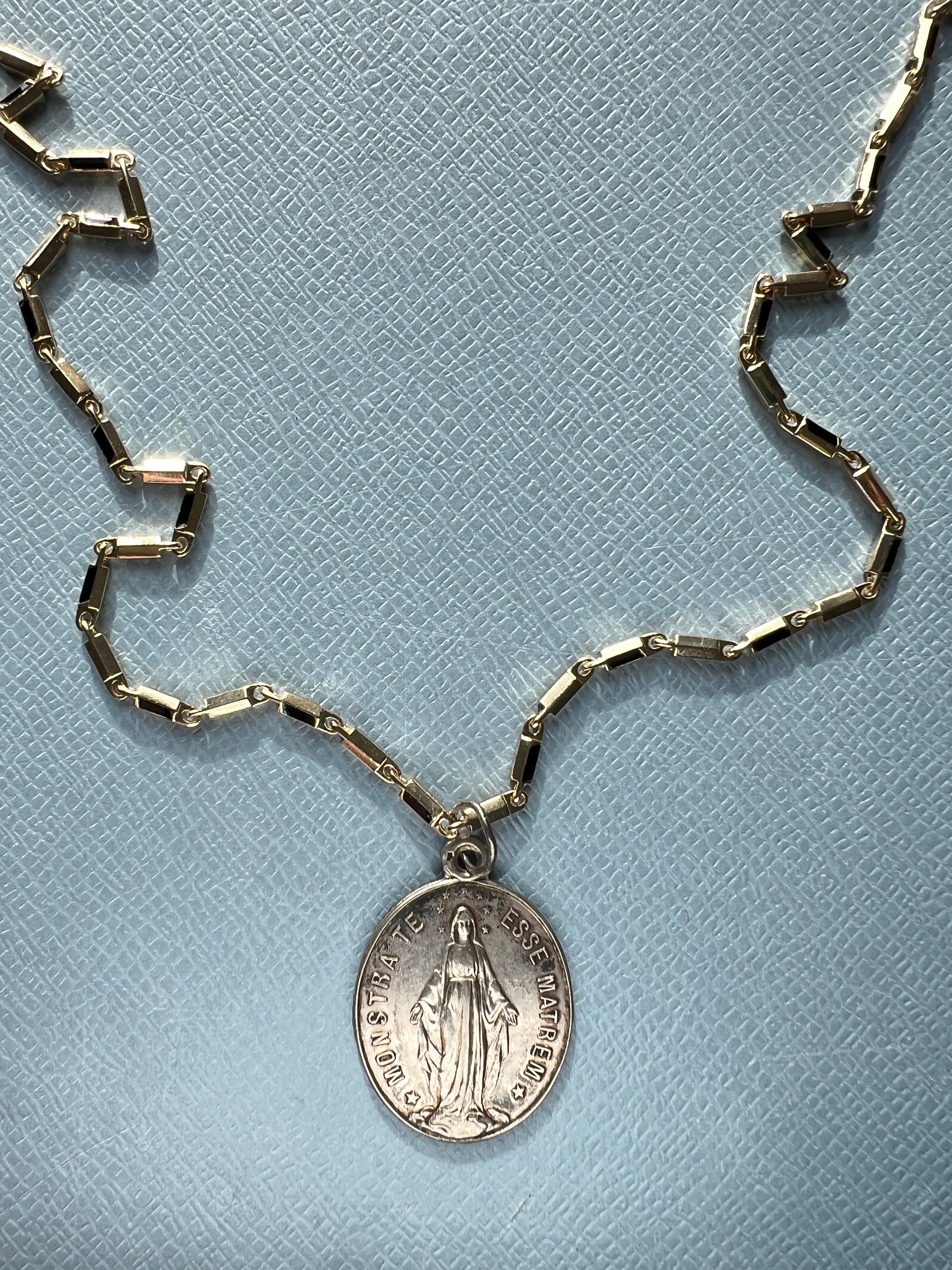 Medal Virgin Mary Chain Necklace In New Condition For Sale In Los Angeles, CA