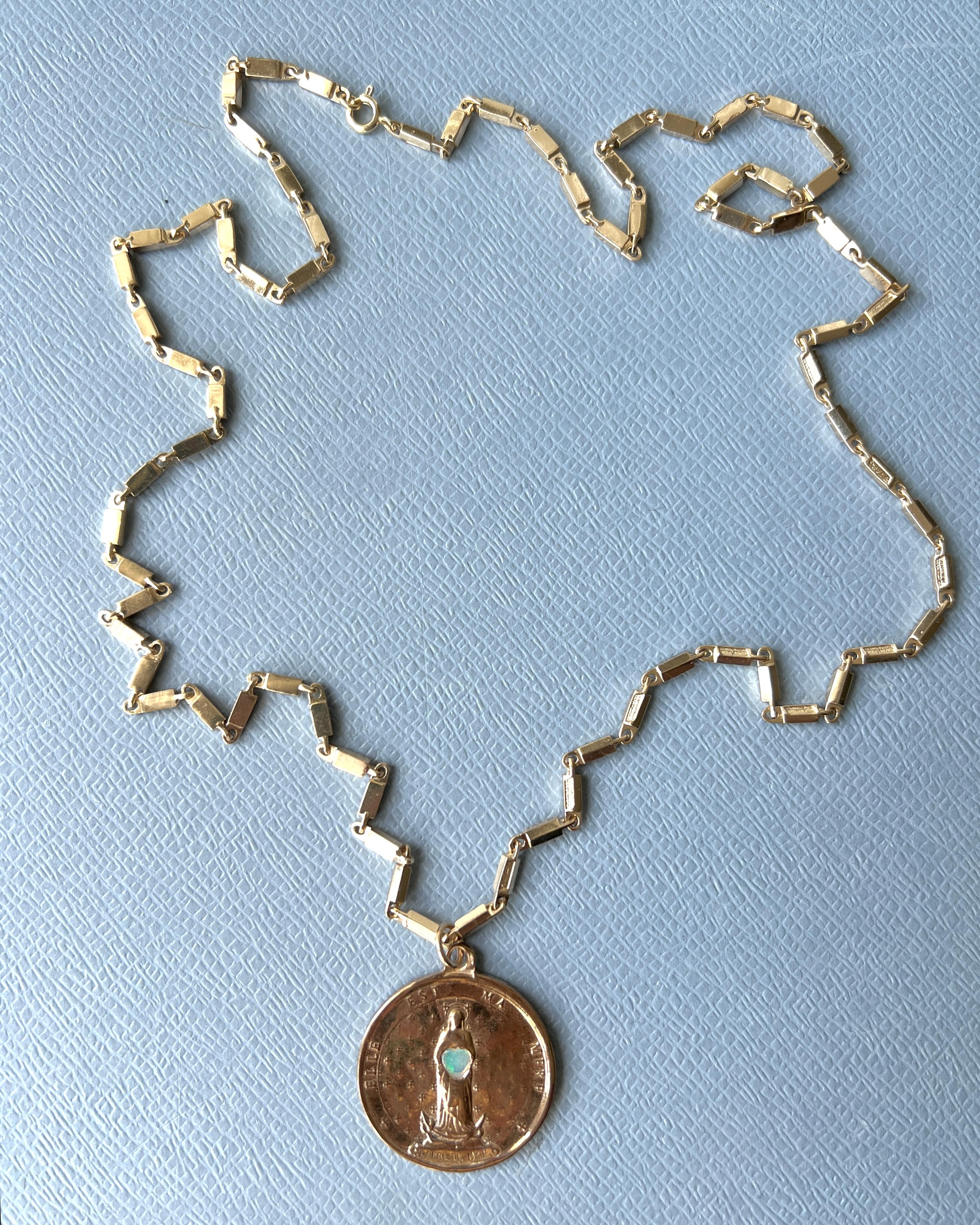 Medal Virgin Mary Chain Necklace Opal Heart in vendita 4