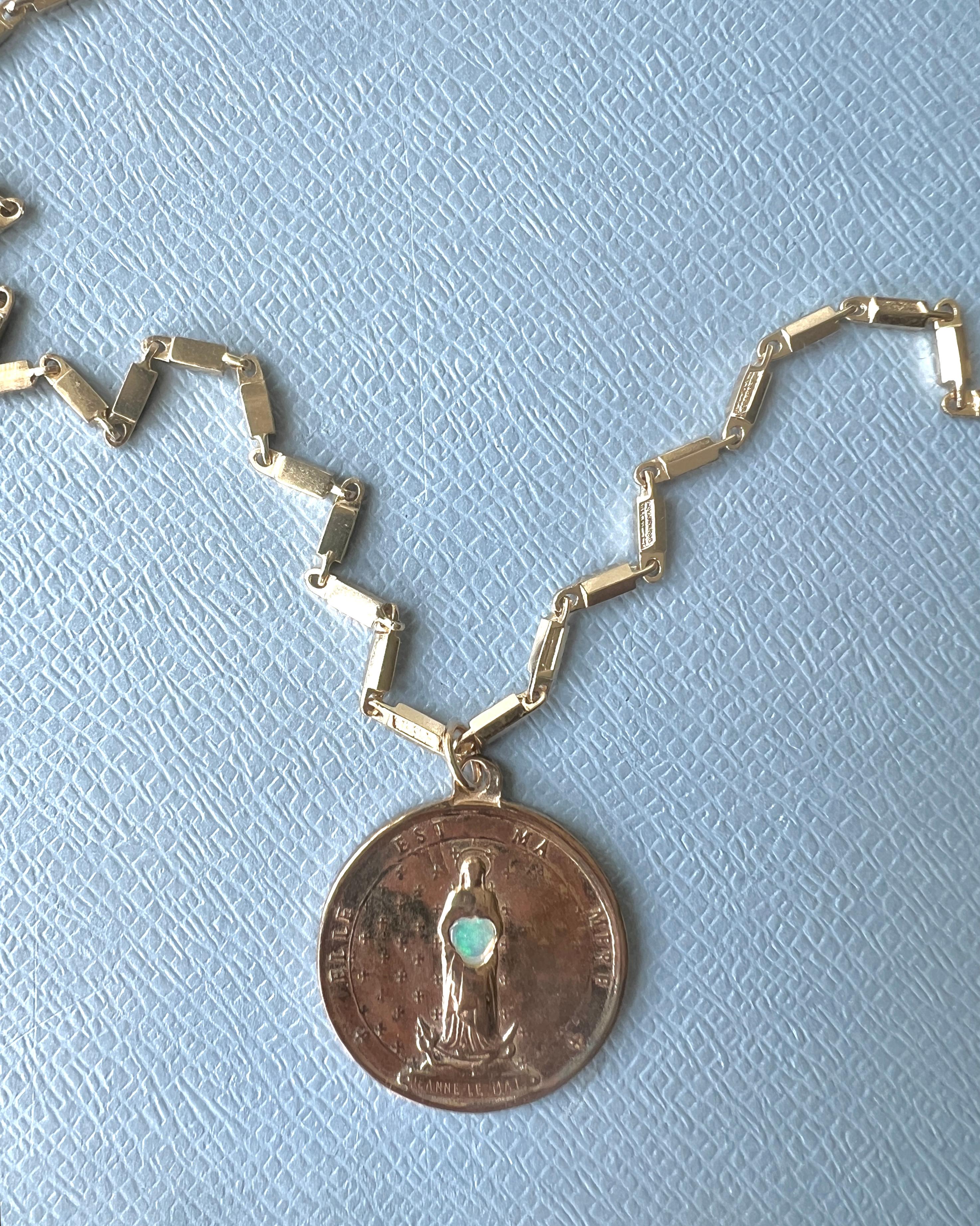 Medal Virgin Mary Chain Necklace Opal Heart in vendita 6