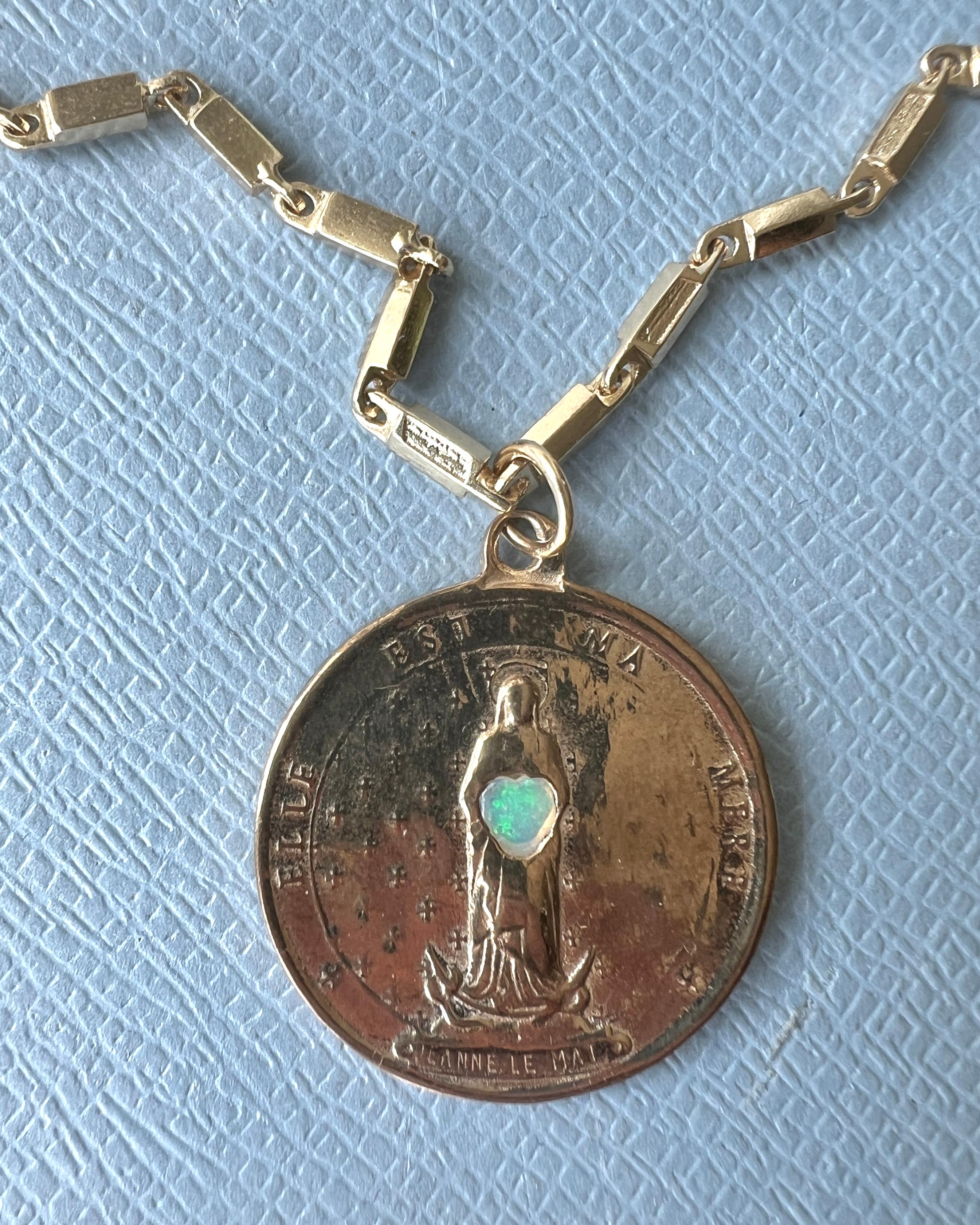 Cuore Medal Virgin Mary Chain Necklace Opal Heart in vendita