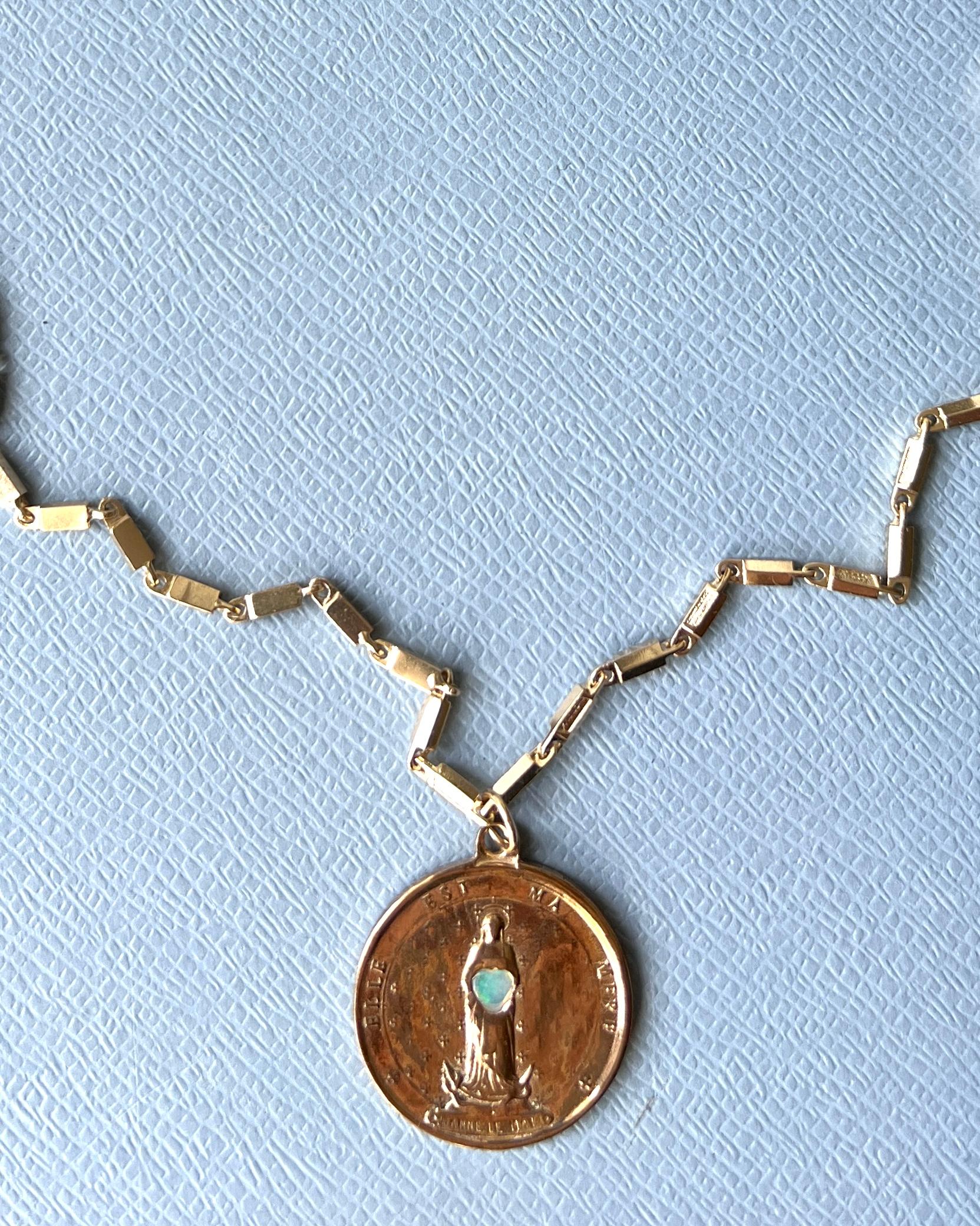 Medal Virgin Mary Chain Necklace Opal Heart in vendita 2