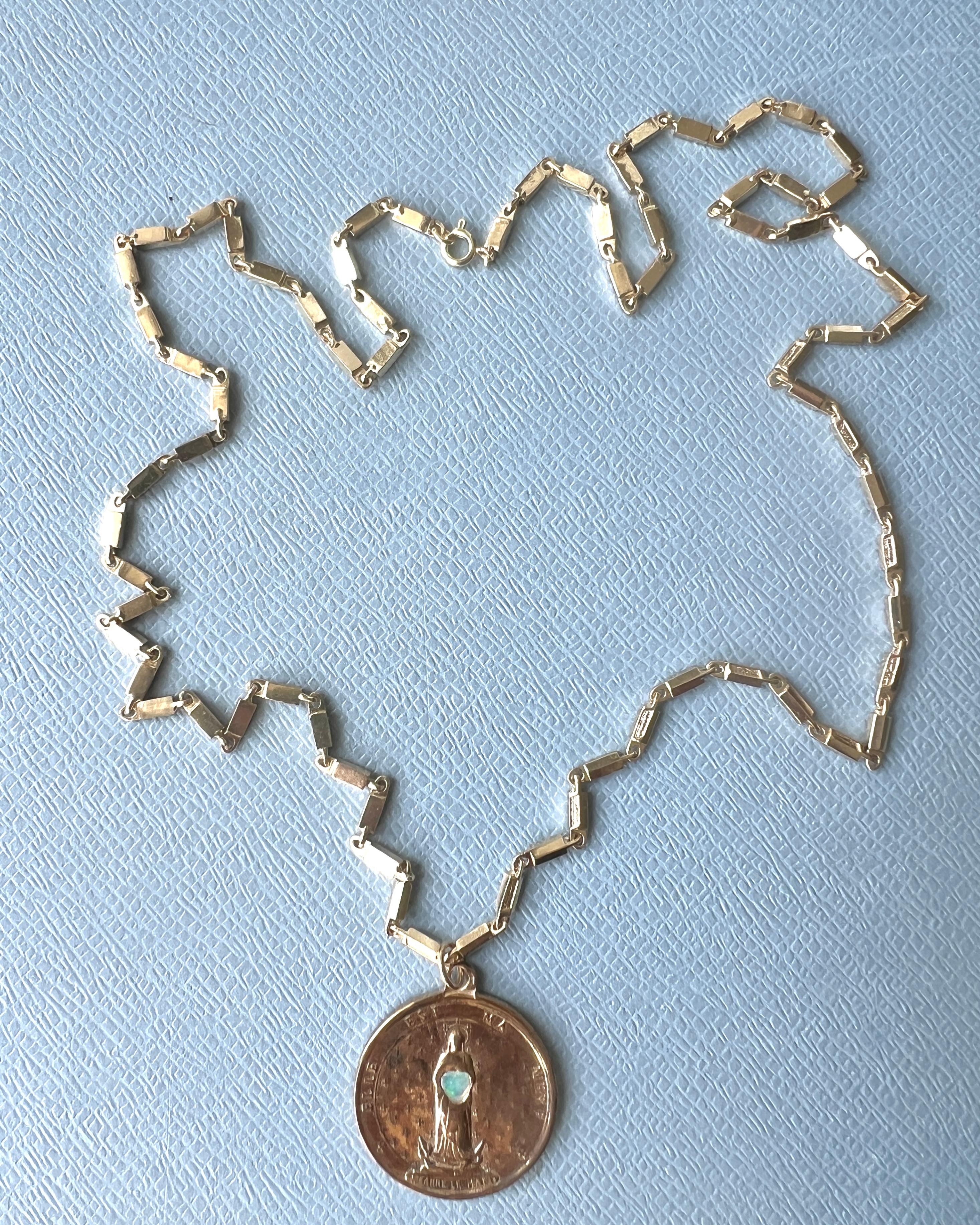 Medal Virgin Mary Chain Necklace Opal Heart in vendita 3