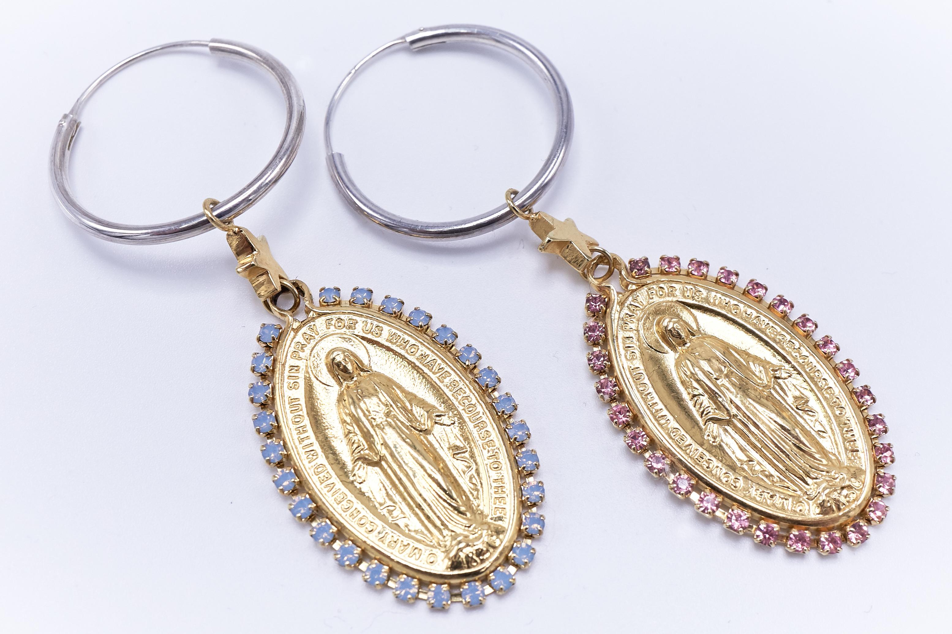 Pendientes Medalla Virgen María Pedrería Rosa Celeste J DAUPHIN Victoriano temprano en venta