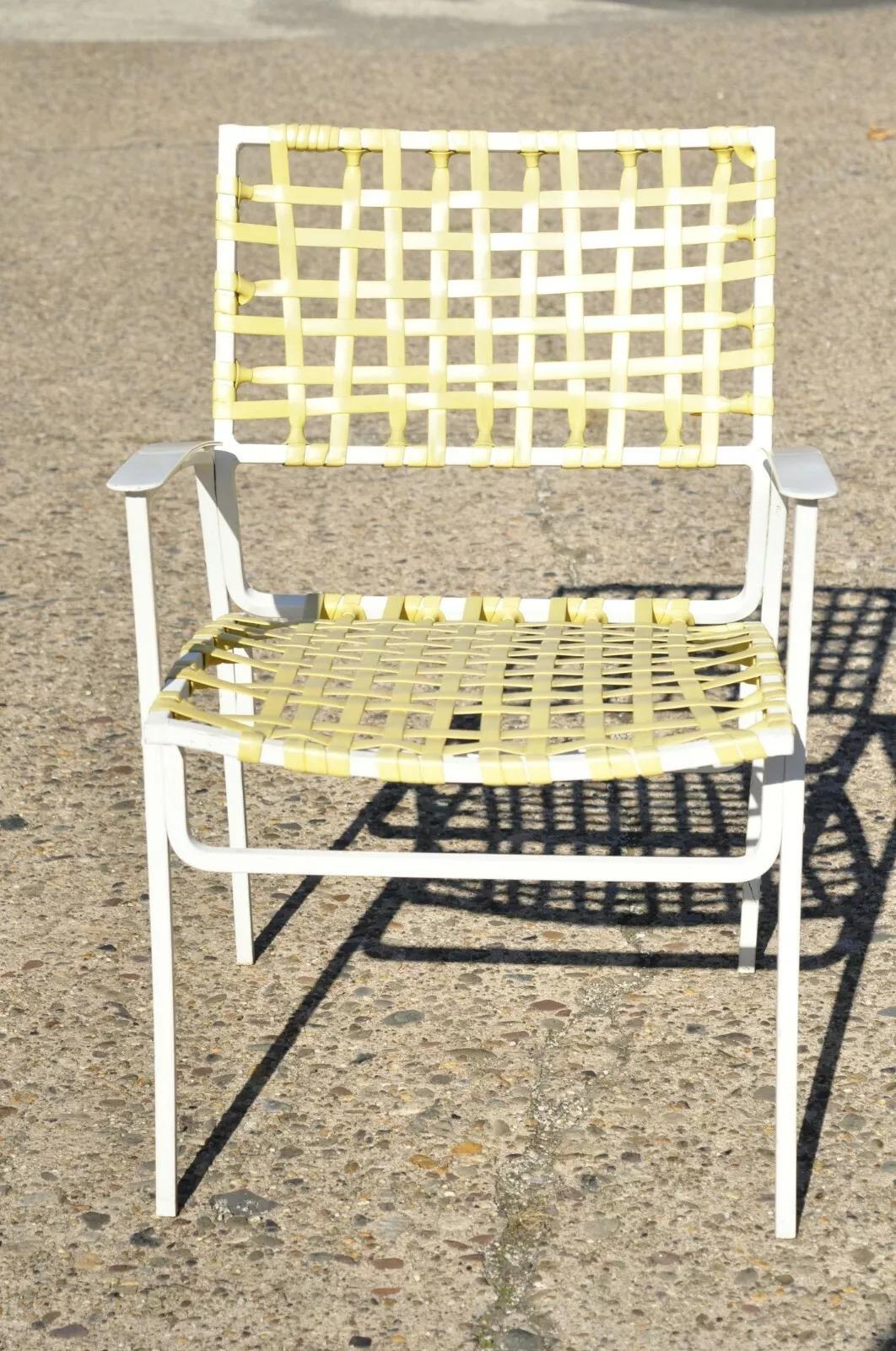 Mid-Century Modern Medallion Aluminum Yellow Woven Vinyl Strap Patio Pool Lounge Chair - 1 Chair For Sale