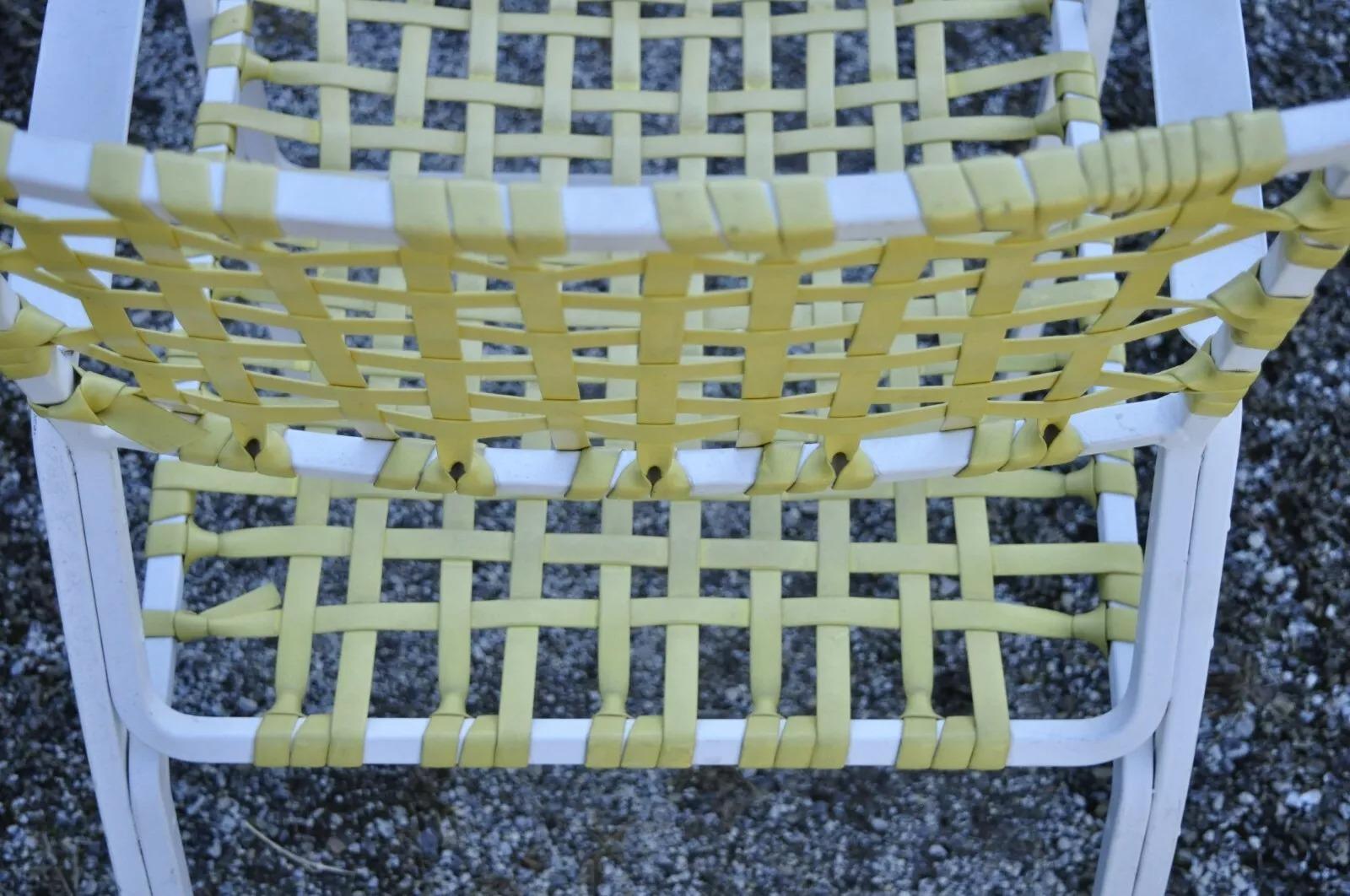 Medallion Aluminum Yellow Woven Vinyl Strap Patio Pool Lounge Chair - 1 Chair For Sale 2