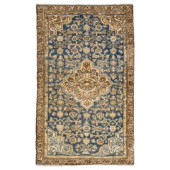 Antiker persischer Hamadan-Wollteppich in Blau mit Medaillon