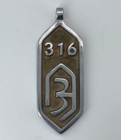 Medallion Ashok Hotel Diplomat Enclave New Delhi 5-Star Paperweight Pendant Key