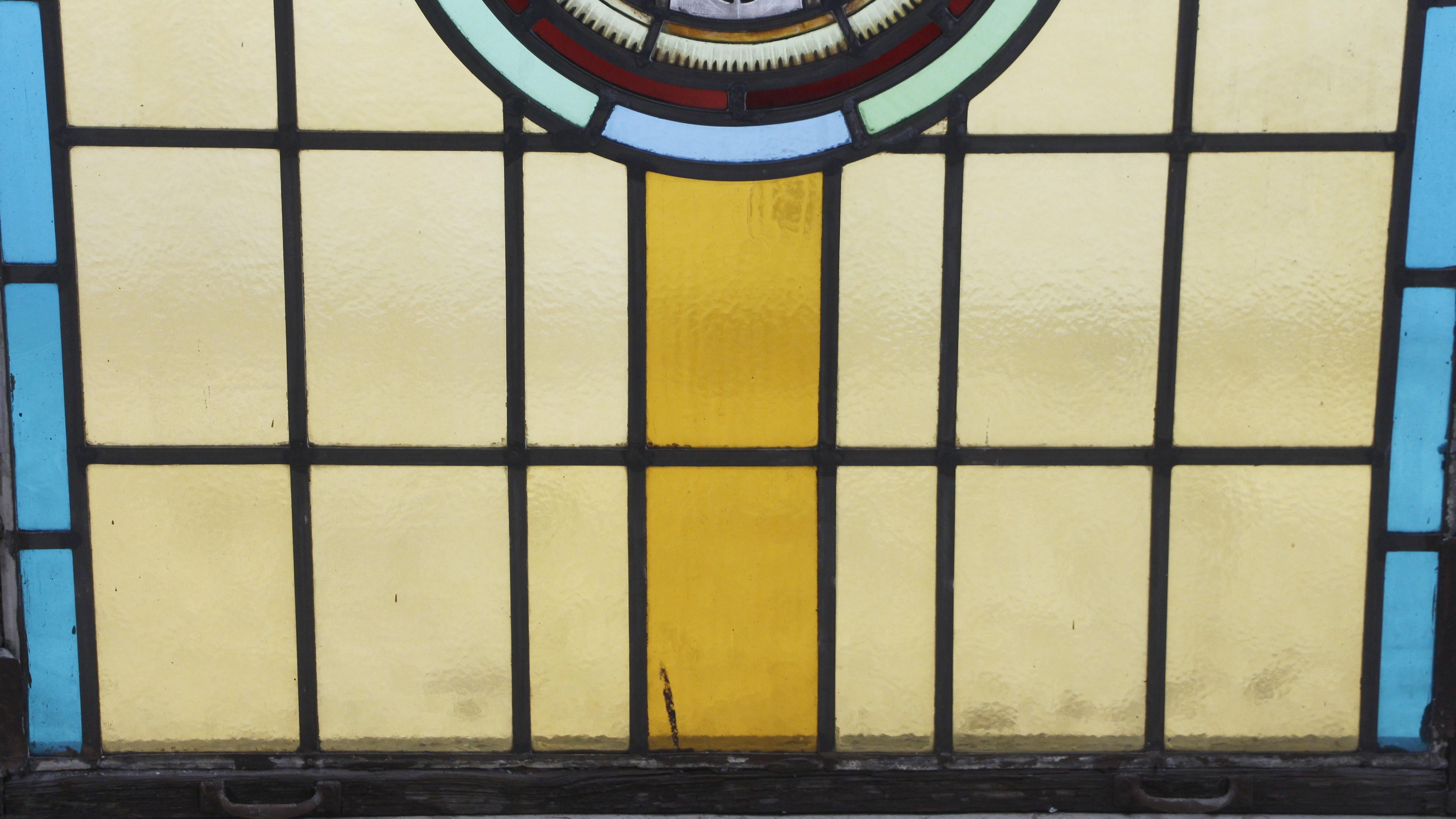 20ième siècle Medallion Church s Vitraux à double guillotine en vente