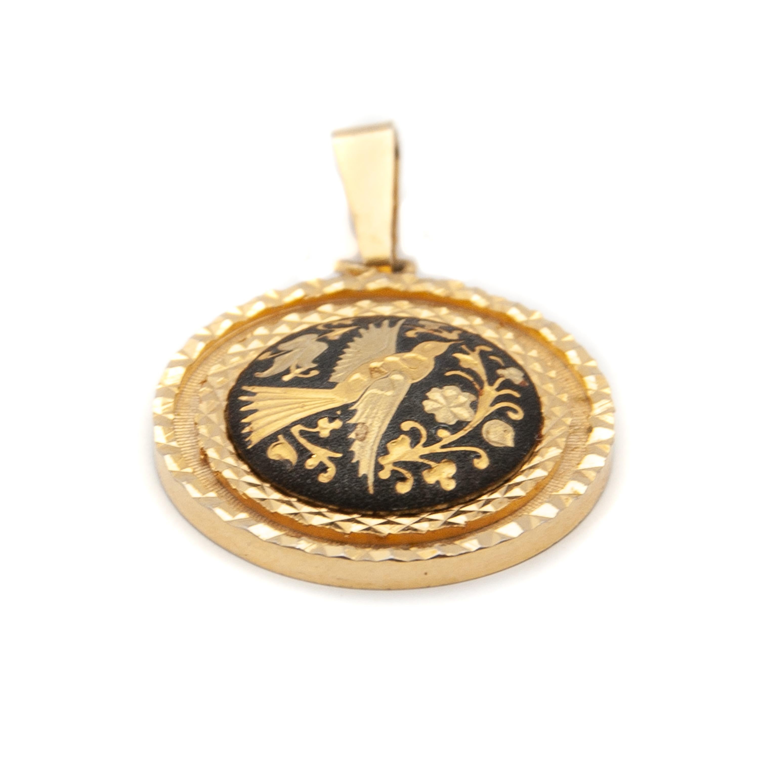 Beautiful black and gold-plated Toledo Damascene medallion charm pendant. This charm has a traditional Renaissance bird and flower design with a repetitive cut out motif border. The medallion will be beautiful on a gold necklace or an addition to